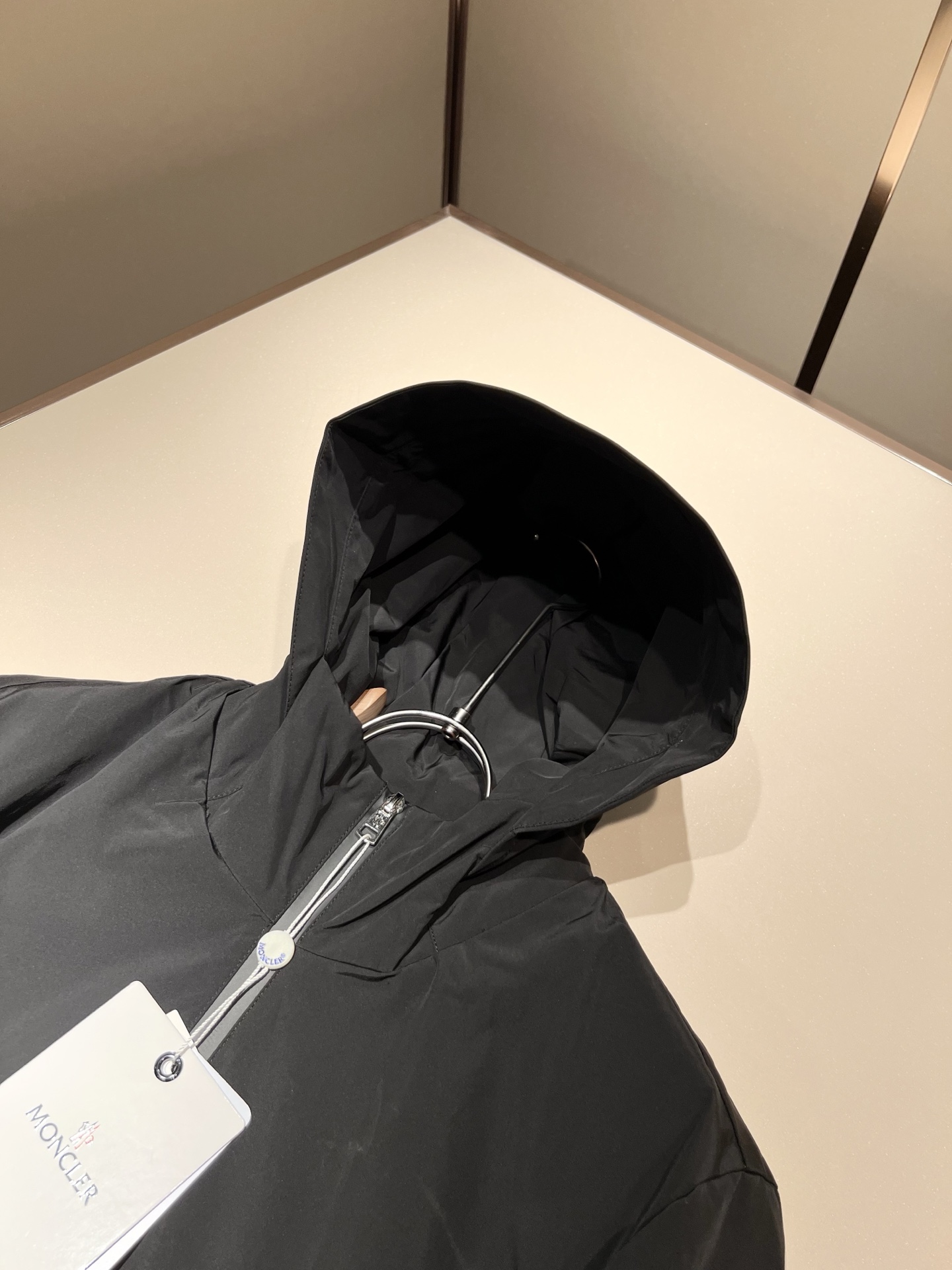 Monc*ler蒙*口2025秋冬经典夹克外套，都市时尚休闲款！面料超软面料帅酷爆款夹克外套。时尚都市百