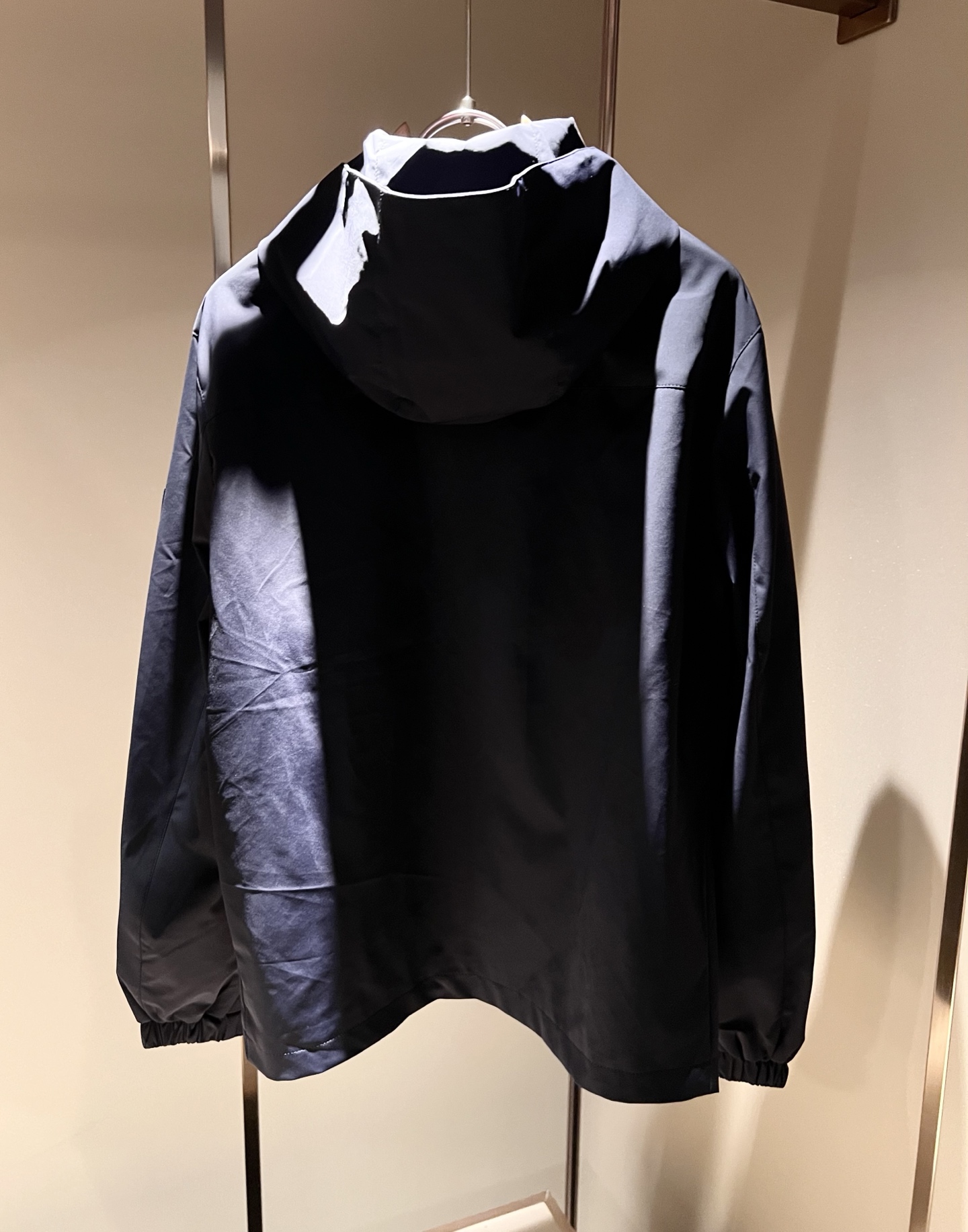 Monc*ler蒙*口2025秋冬经典夹克外套，都市时尚休闲款！面料超软面料帅酷爆款夹克外套。时尚都市百