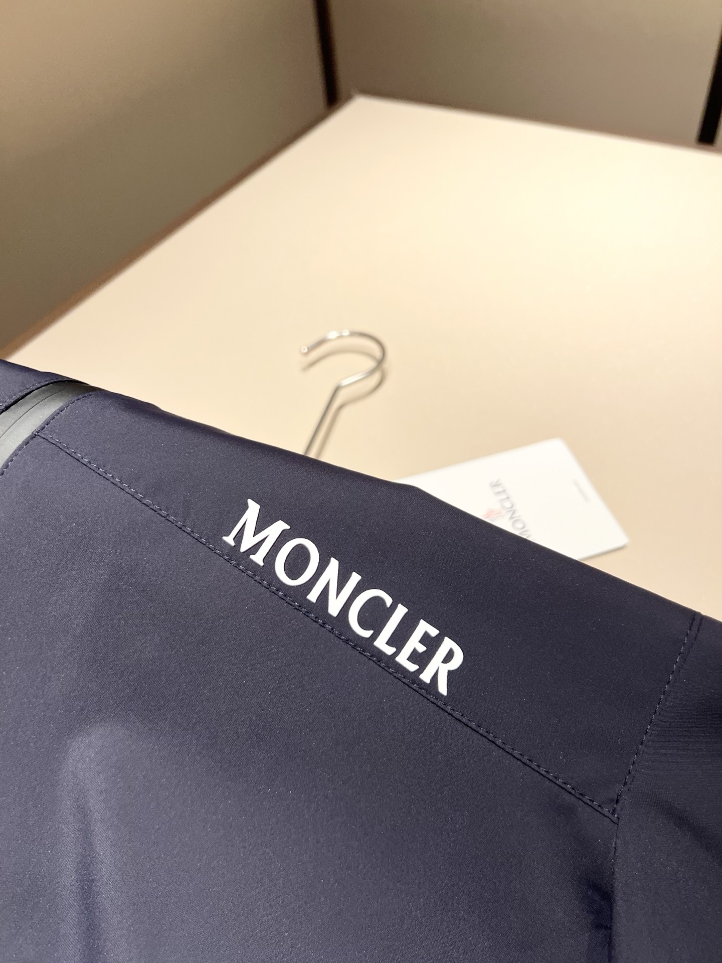 Monc*ler蒙*口2025秋冬经典夹克外套，都市时尚休闲款！面料超软面料帅酷爆款夹克外套。时尚都市百