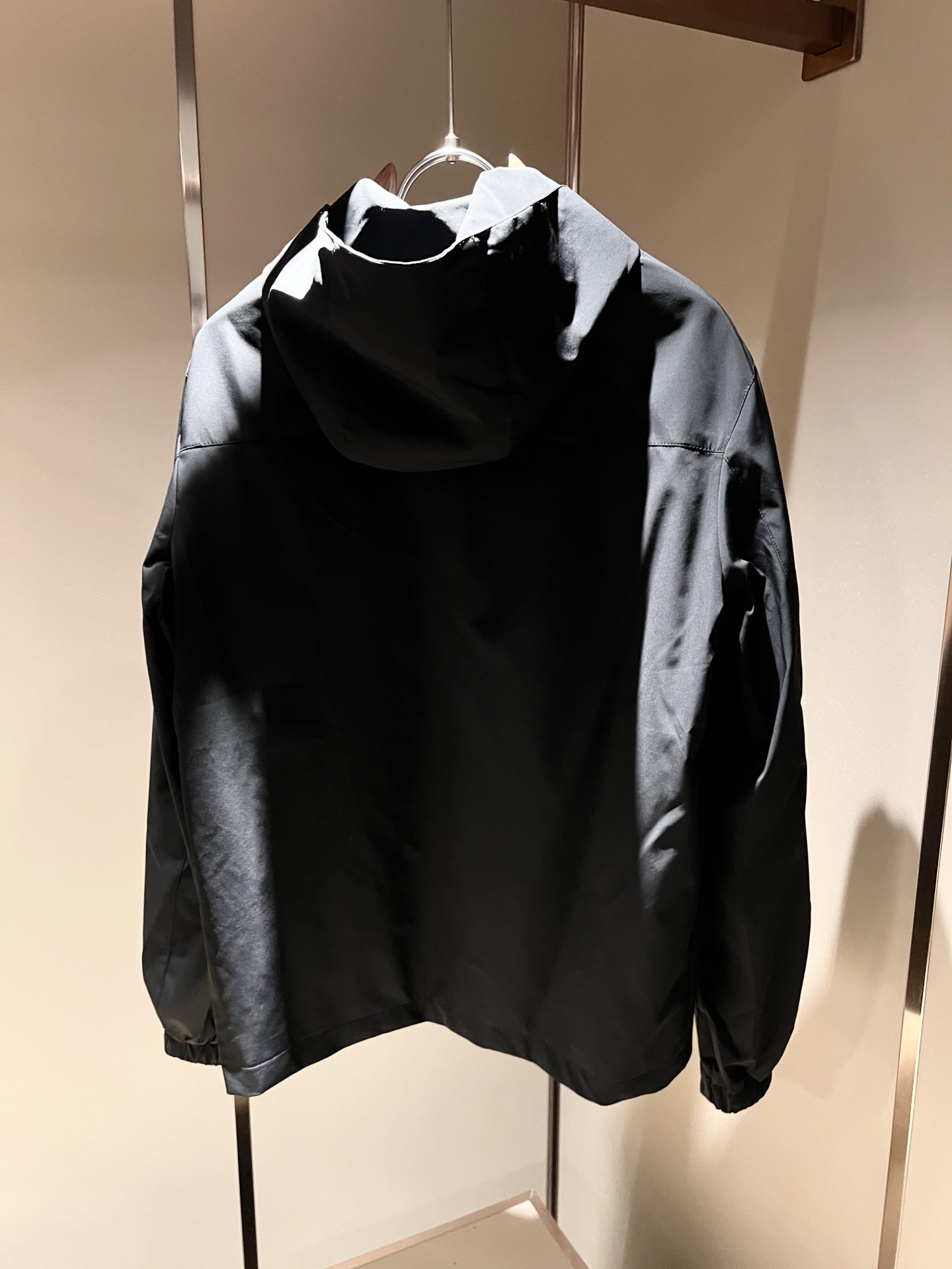 Monc*ler蒙*口2025秋冬经典夹克外套，都市时尚休闲款！面料超软面料帅酷爆款夹克外套。时尚都市百