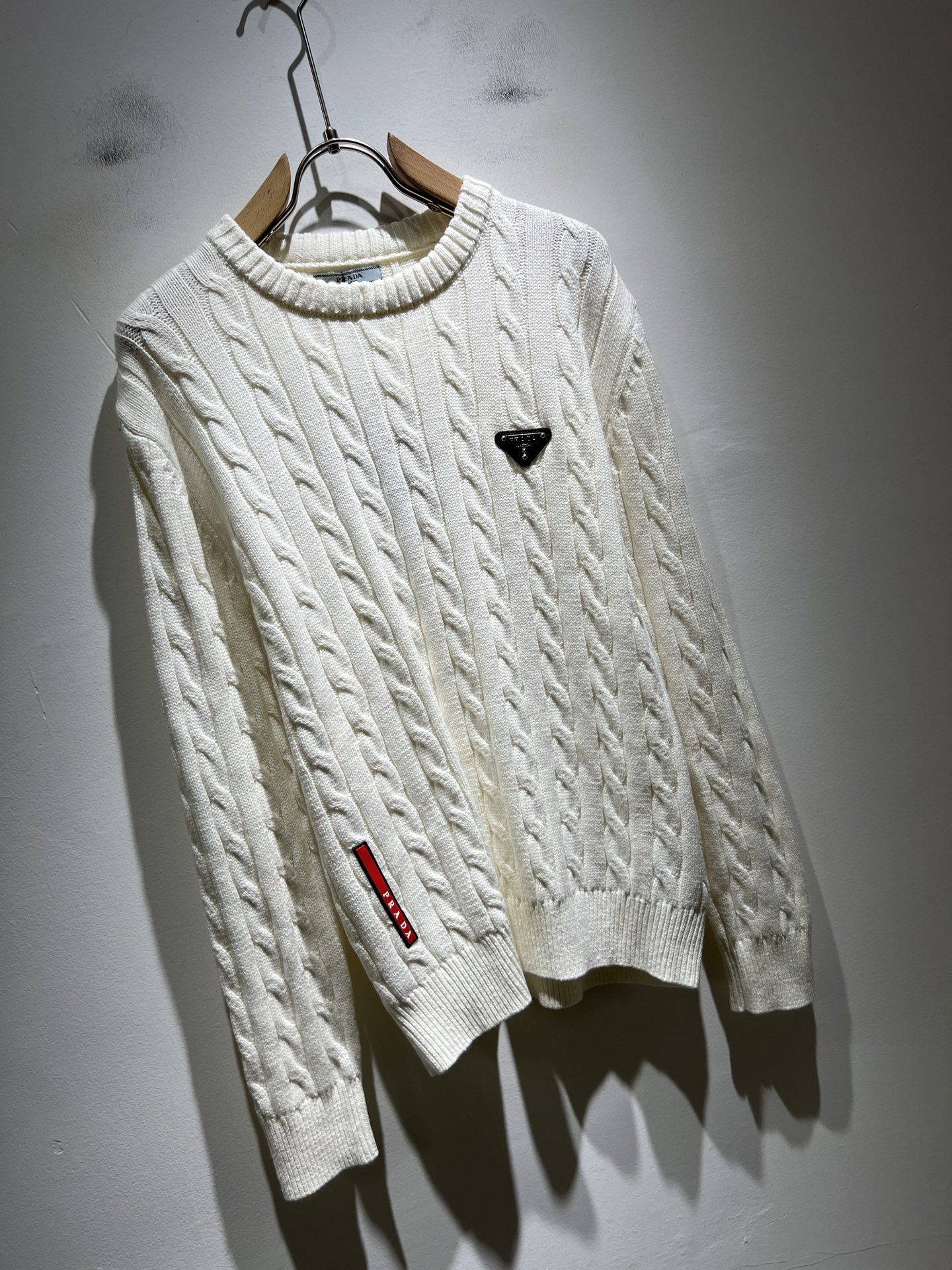 PRAD*A普*达2025秋冬新款男士针织羊毛衫，最新款全网独家首上！！~既经典有时尚百搭，谁不爱啊，将