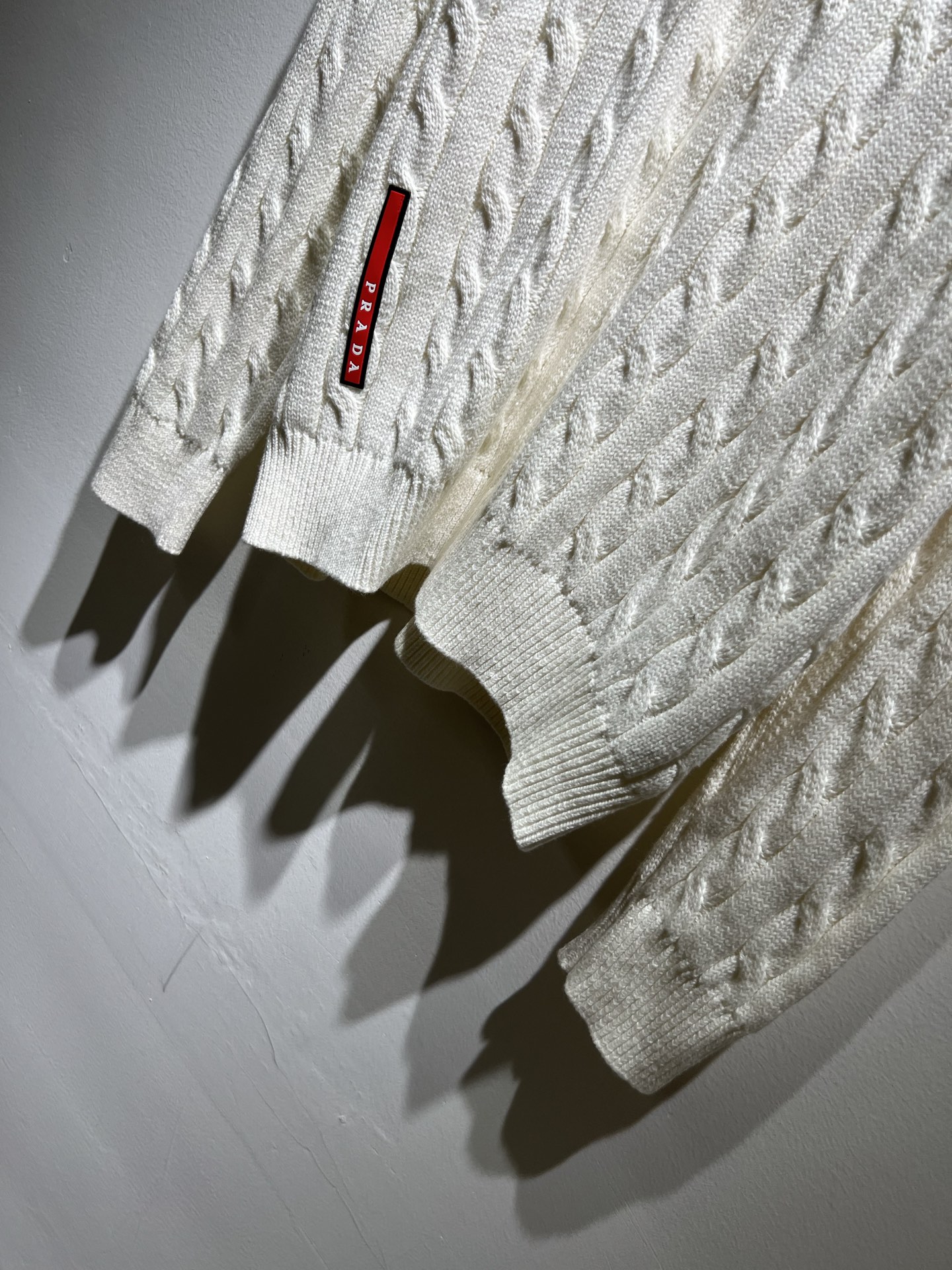 PRAD*A普*达2025秋冬新款男士针织羊毛衫，最新款全网独家首上！！~既经典有时尚百搭，谁不爱啊，将