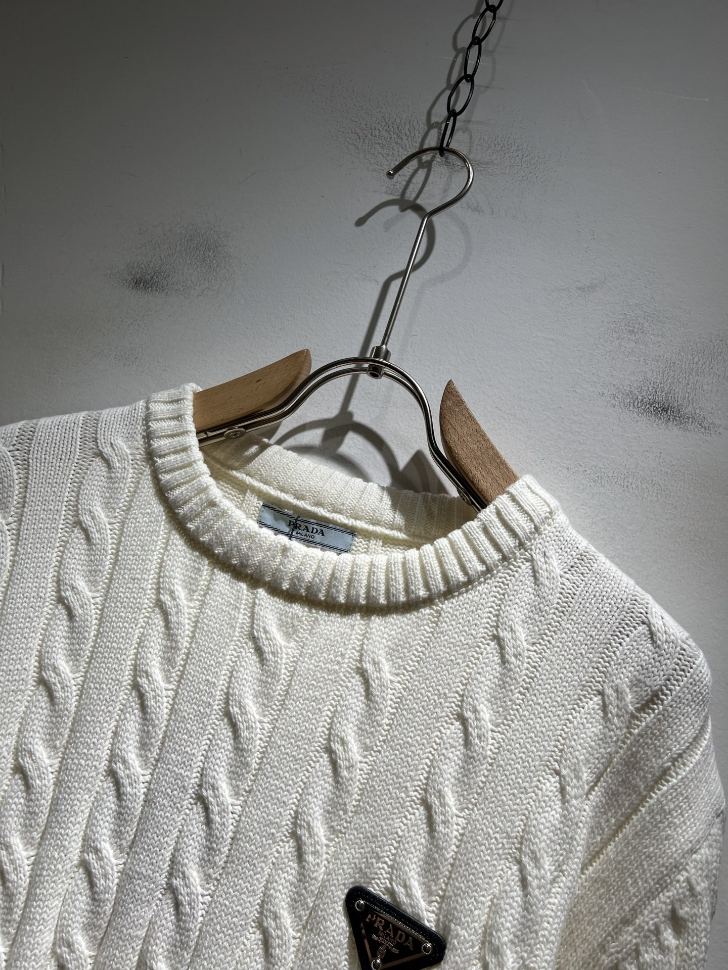 PRAD*A普*达2025秋冬新款男士针织羊毛衫，最新款全网独家首上！！~既经典有时尚百搭，谁不爱啊，将