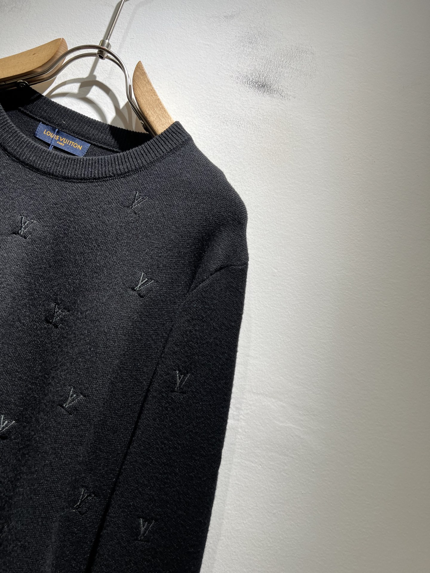 Louis Vuit*on 2025秋冬路易家族轻奢Monogram刺绣针织羊毛衫！男女同款👫装饰！ 路