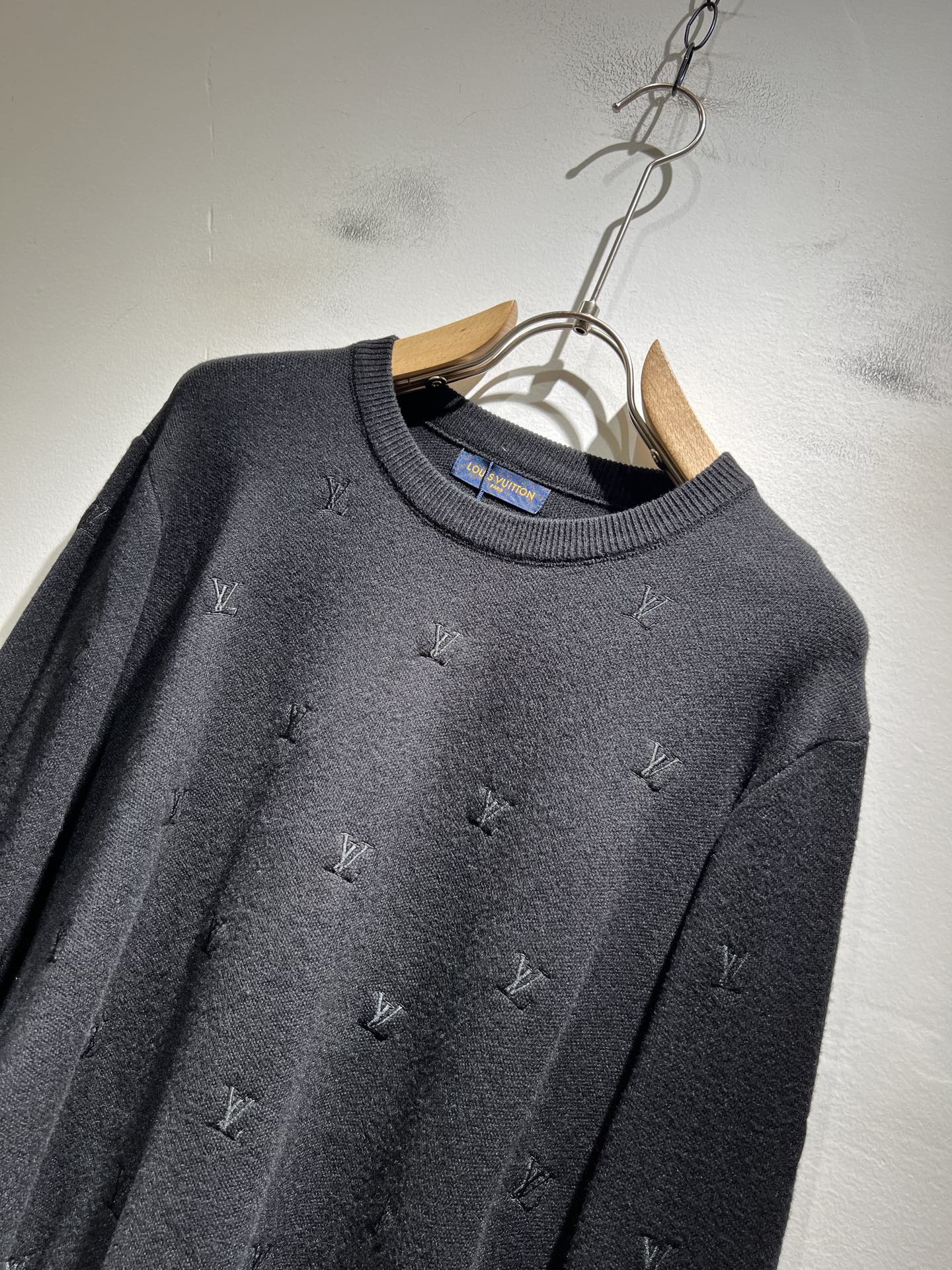 Louis Vuit*on 2025秋冬路易家族轻奢Monogram刺绣针织羊毛衫！男女同款👫装饰！ 路