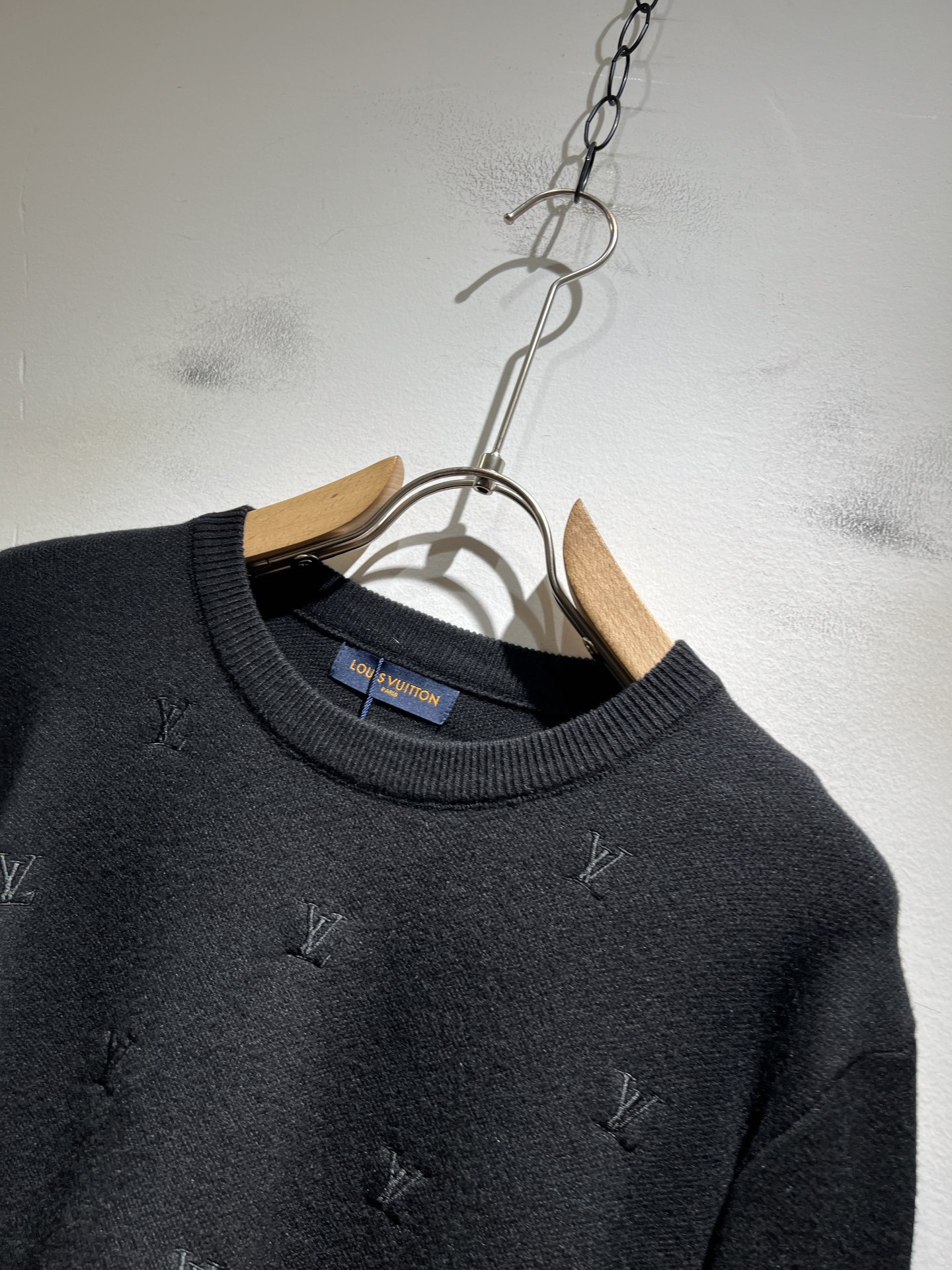 Louis Vuit*on 2025秋冬路易家族轻奢Monogram刺绣针织羊毛衫！男女同款👫装饰！ 路