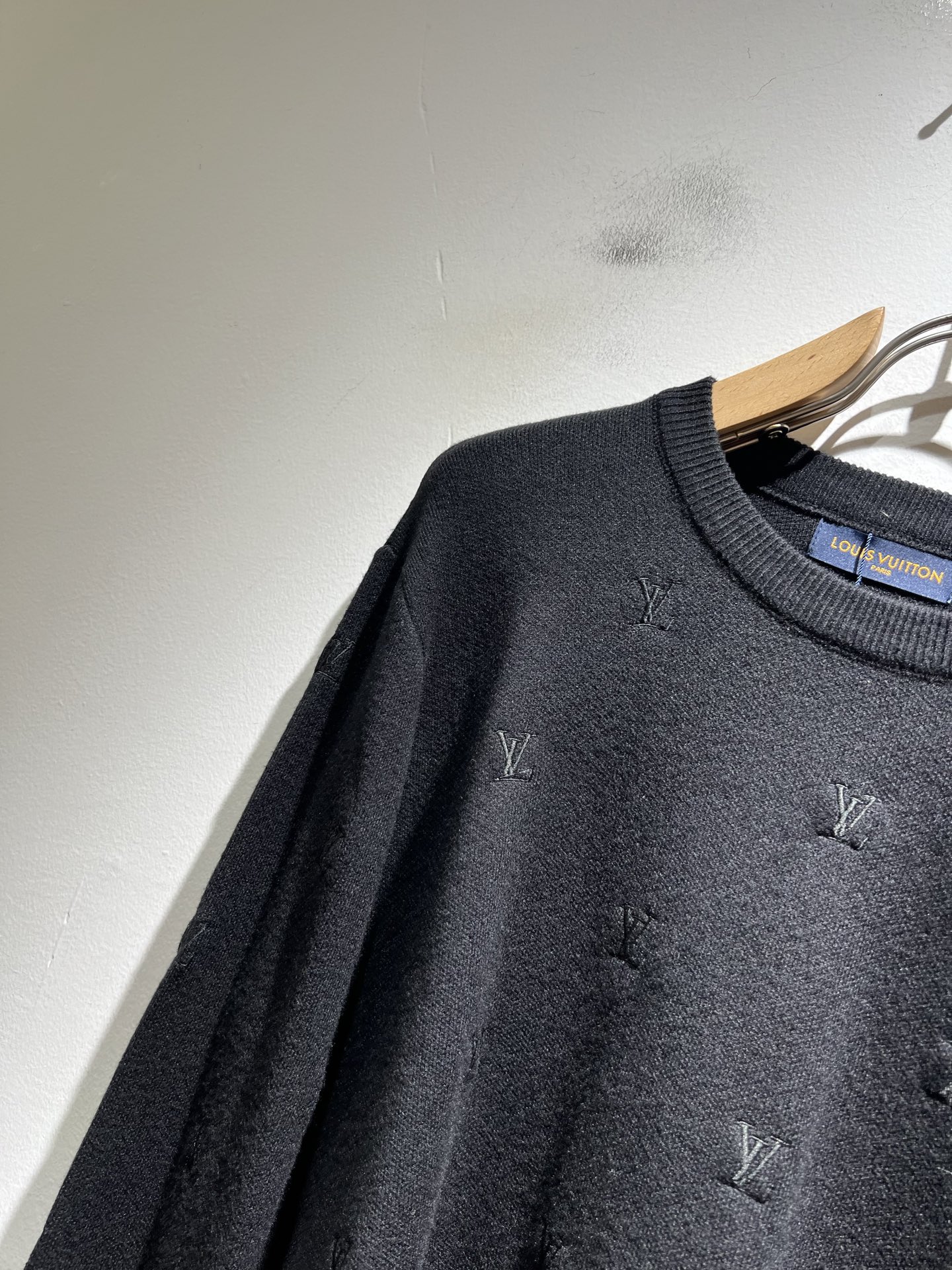 Louis Vuit*on 2025秋冬路易家族轻奢Monogram刺绣针织羊毛衫！男女同款👫装饰！ 路