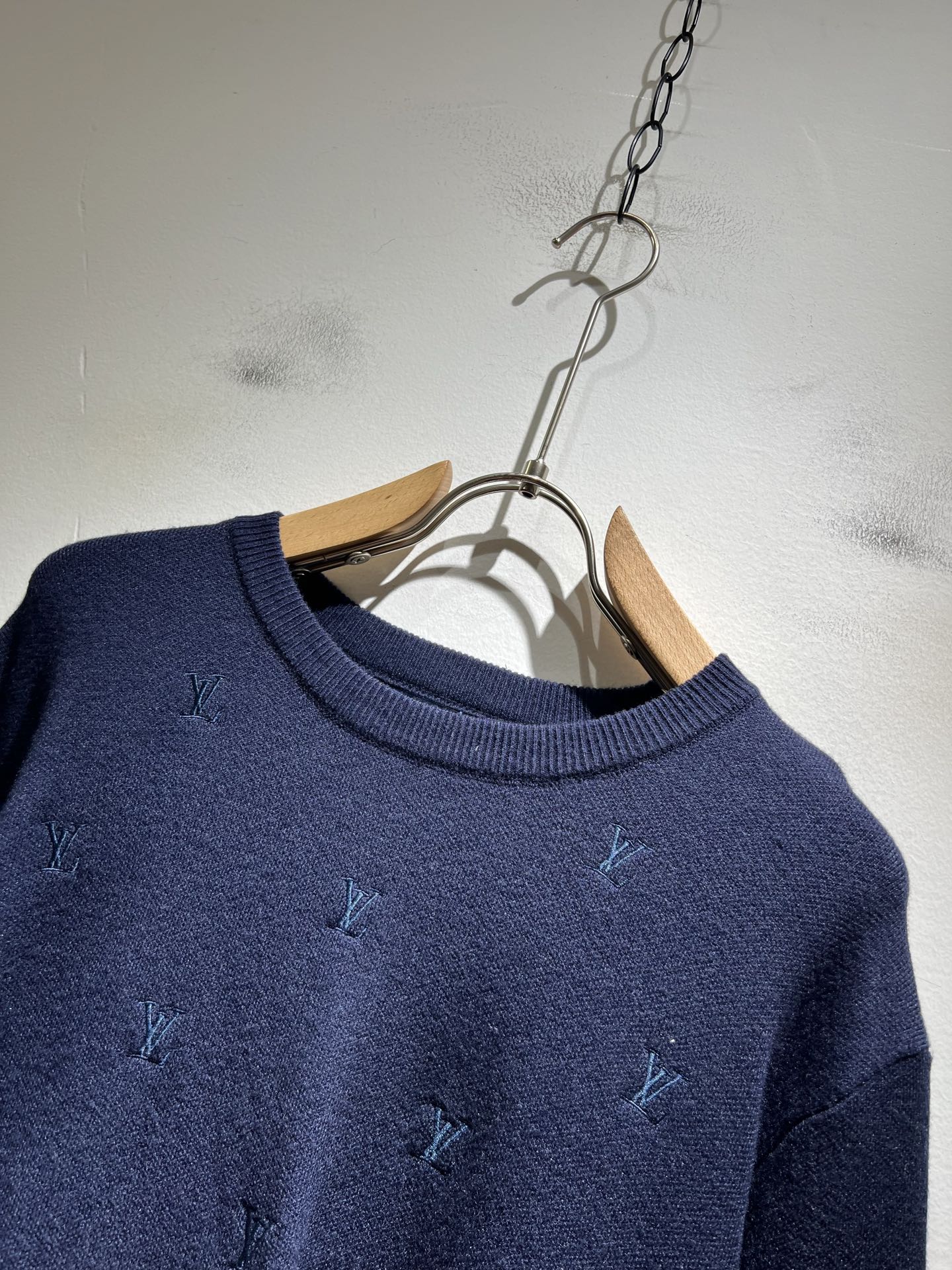 Louis Vuit*on 2025秋冬路易家族轻奢Monogram刺绣针织羊毛衫！男女同款👫装饰！ 路