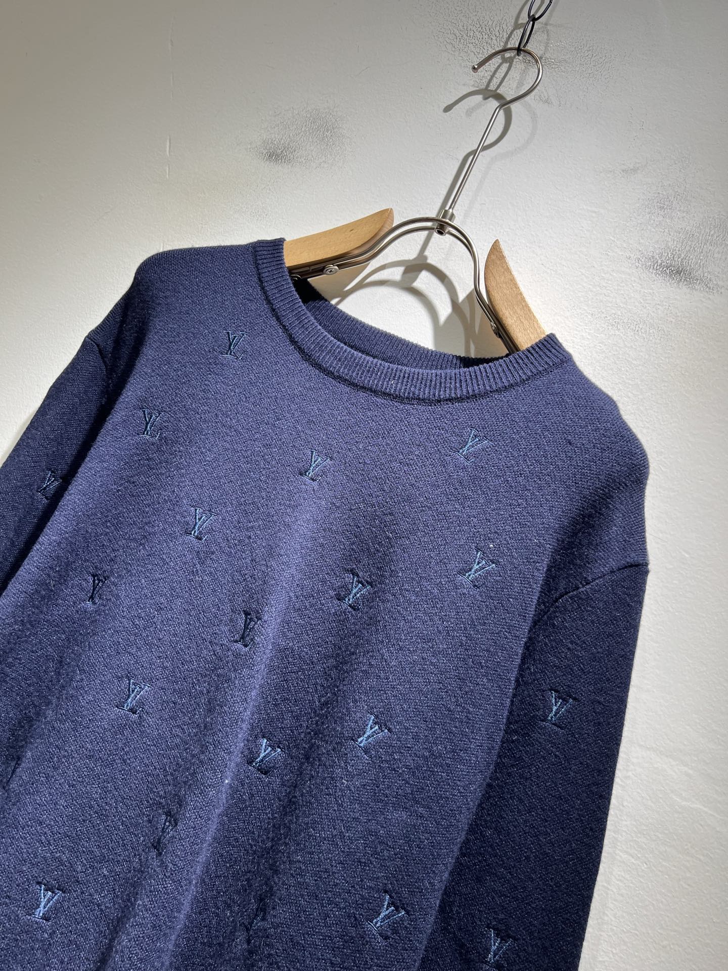 Louis Vuit*on 2025秋冬路易家族轻奢Monogram刺绣针织羊毛衫！男女同款👫装饰！ 路