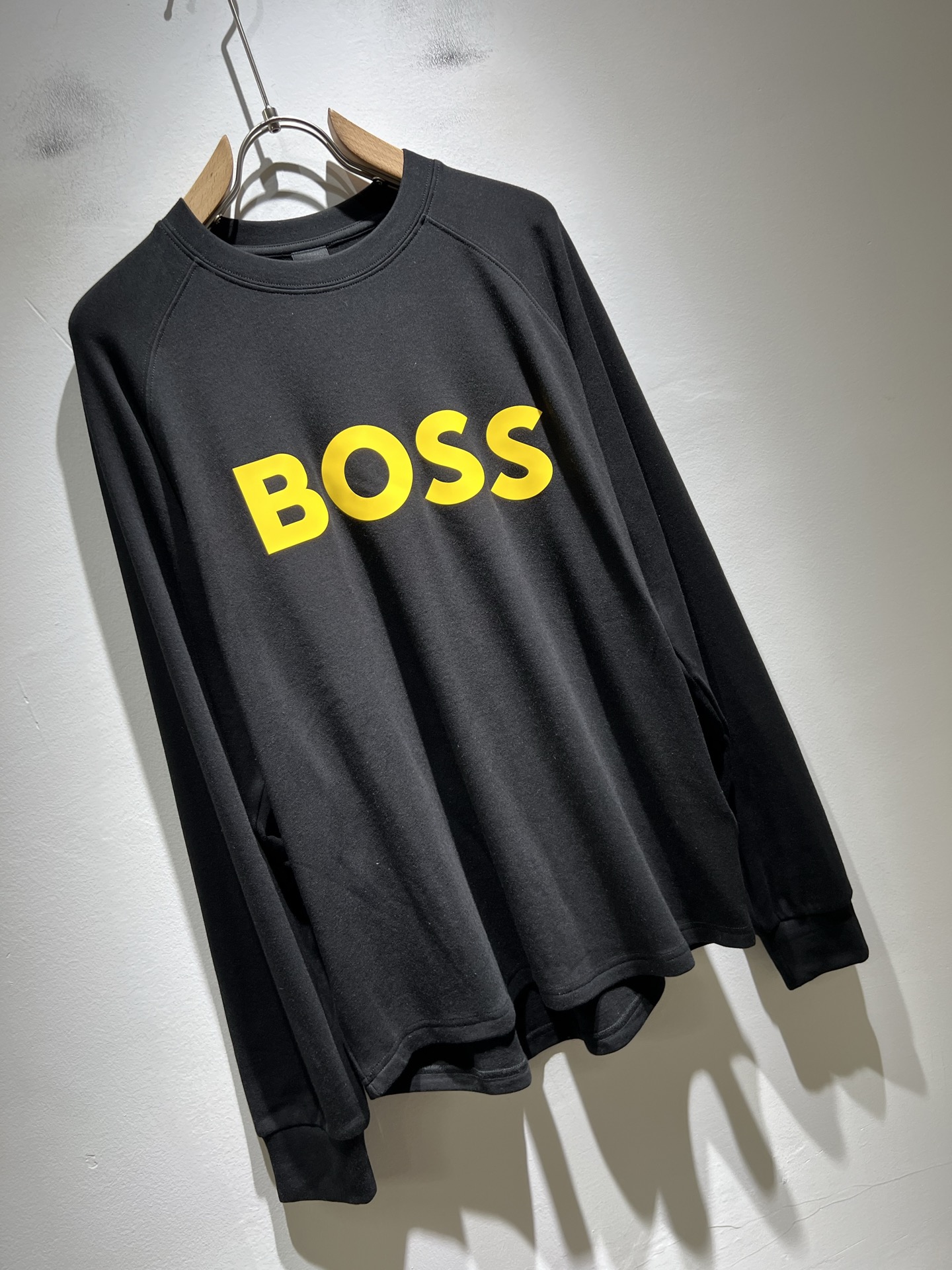 BOSS 2025秋冬新款男女同款👫长袖打底衫，意大利原厂订单渠道，极具个性高级风，标志logo图案压胶