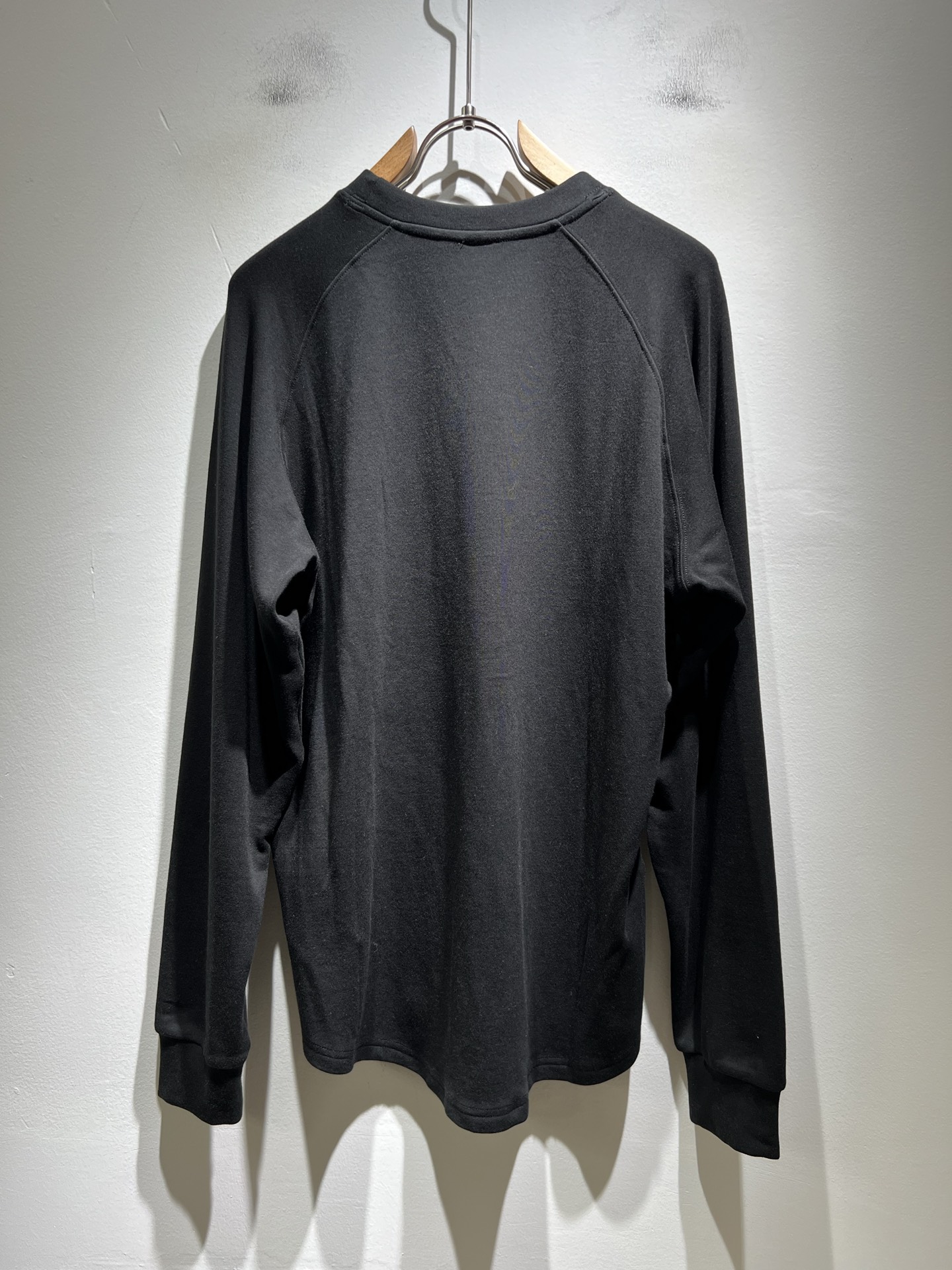 BOSS 2025秋冬新款男女同款👫长袖打底衫，意大利原厂订单渠道，极具个性高级风，标志logo图案压胶