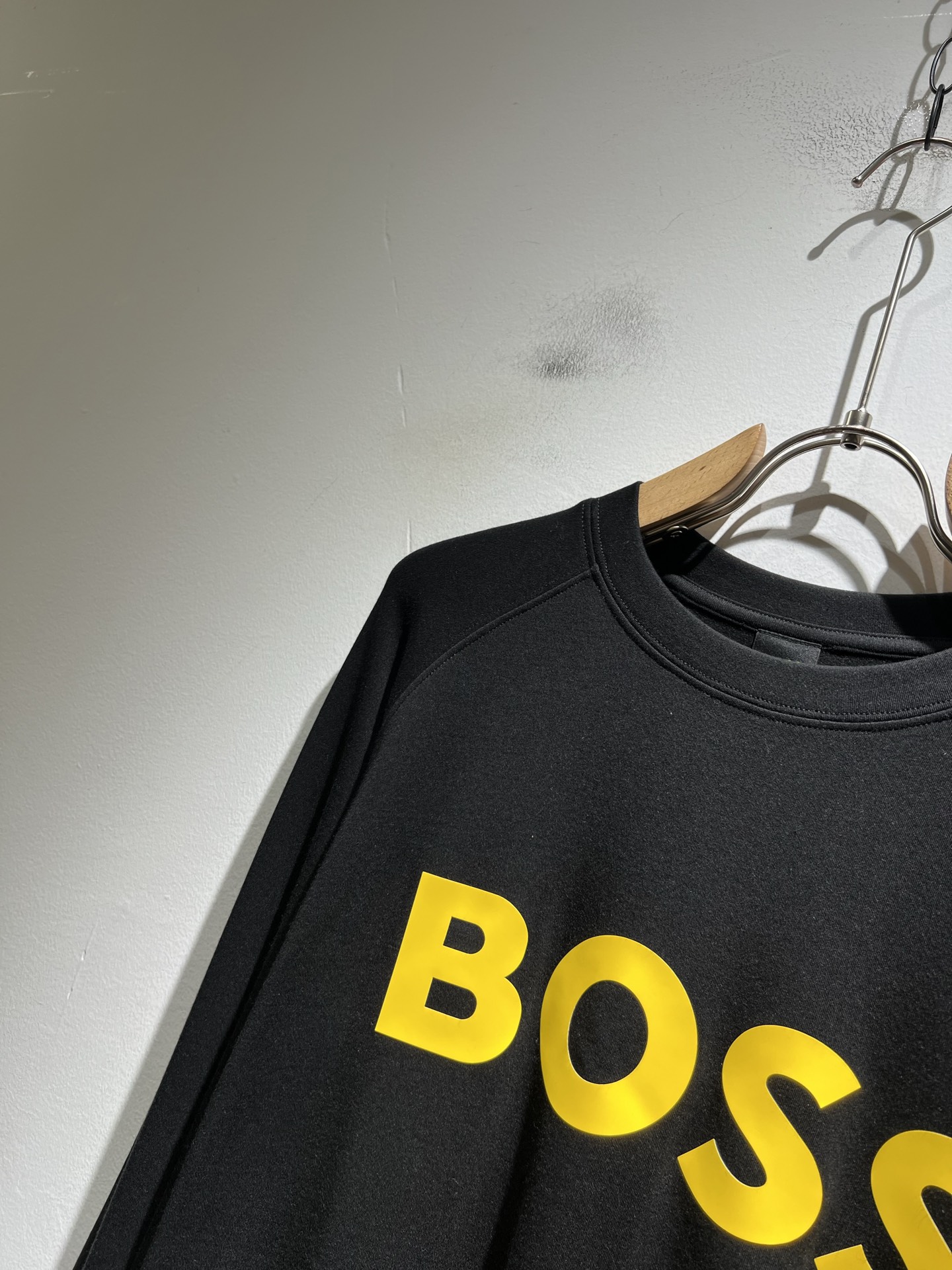 BOSS 2025秋冬新款男女同款👫长袖打底衫，意大利原厂订单渠道，极具个性高级风，标志logo图案压胶