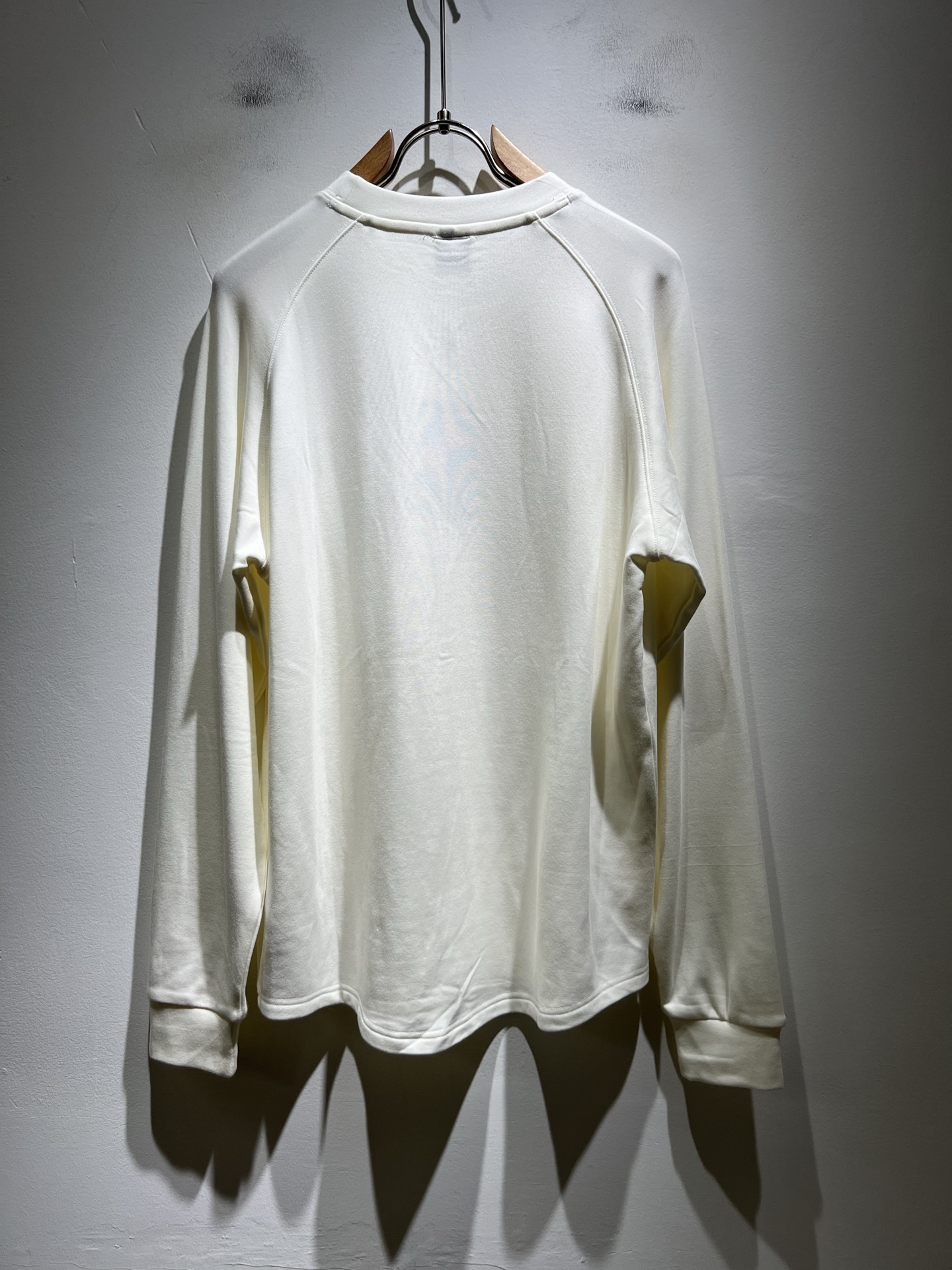 BOSS 2025秋冬新款男女同款👫长袖打底衫，意大利原厂订单渠道，极具个性高级风，标志logo图案压胶