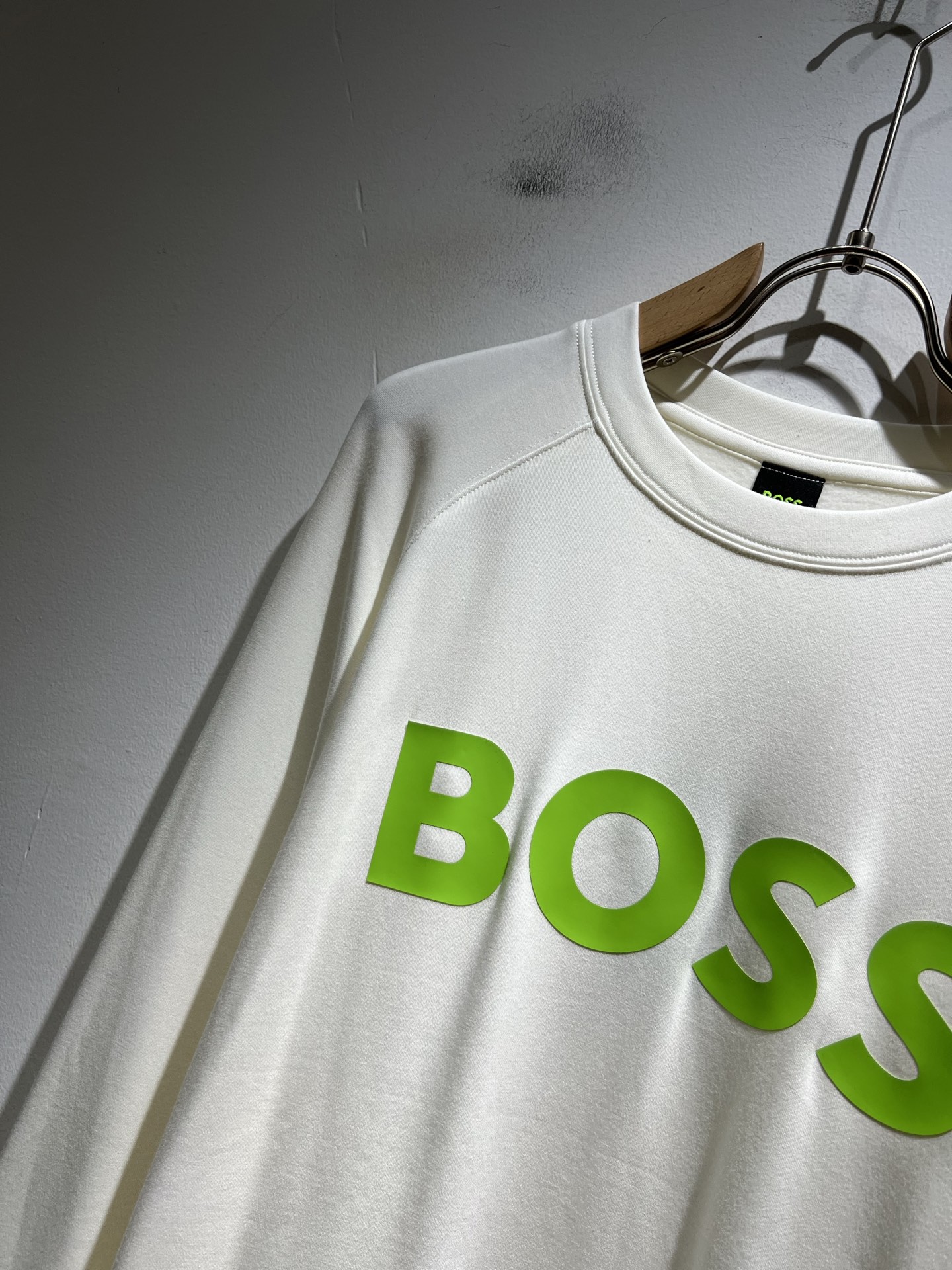 BOSS 2025秋冬新款男女同款👫长袖打底衫，意大利原厂订单渠道，极具个性高级风，标志logo图案压胶