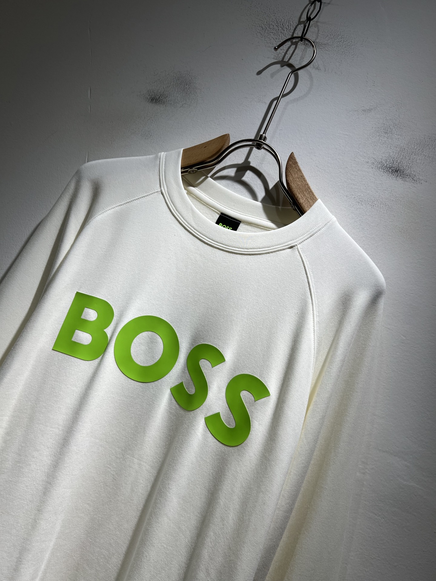 BOSS 2025秋冬新款男女同款👫长袖打底衫，意大利原厂订单渠道，极具个性高级风，标志logo图案压胶