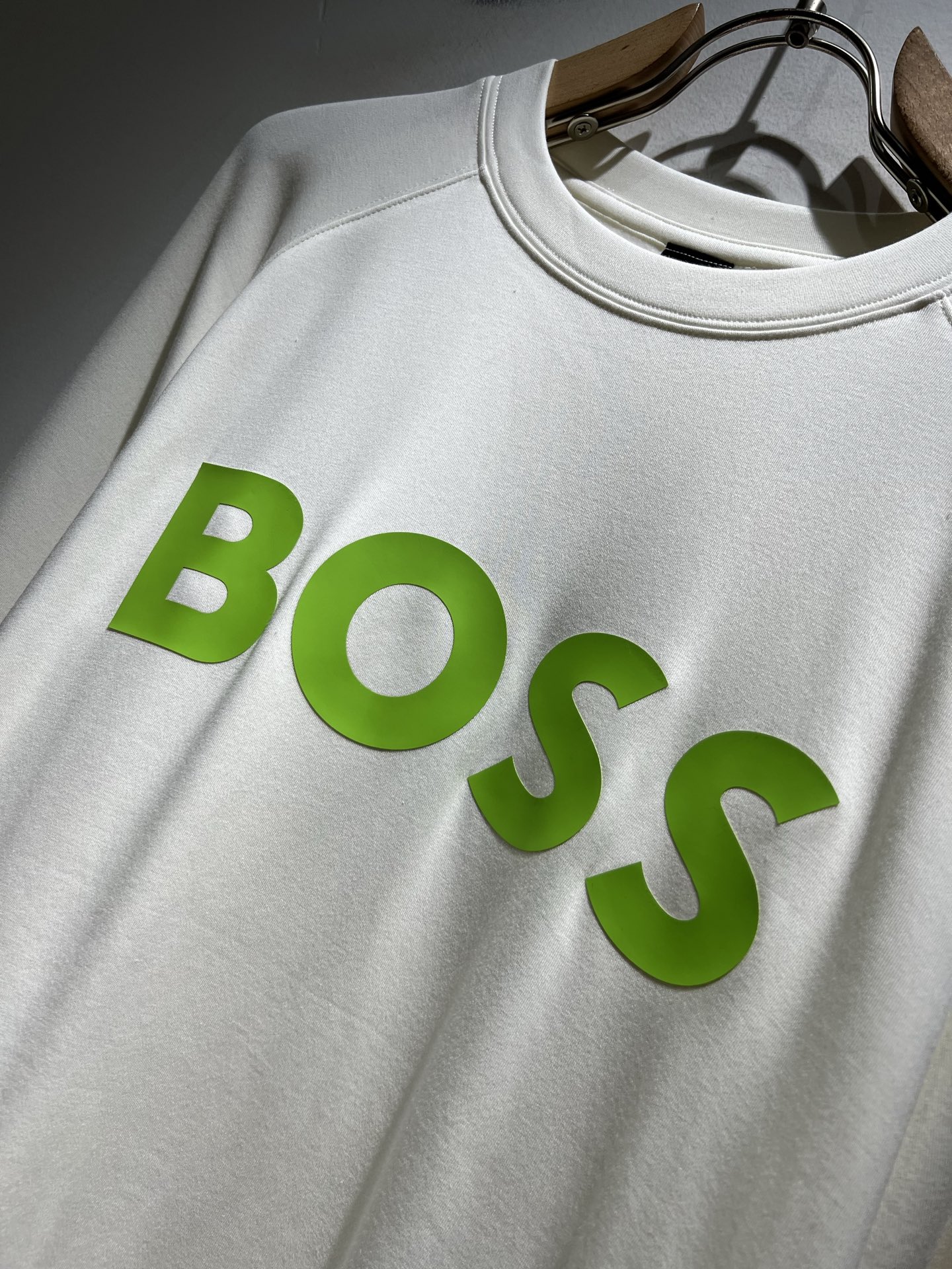 BOSS 2025秋冬新款男女同款👫长袖打底衫，意大利原厂订单渠道，极具个性高级风，标志logo图案压胶