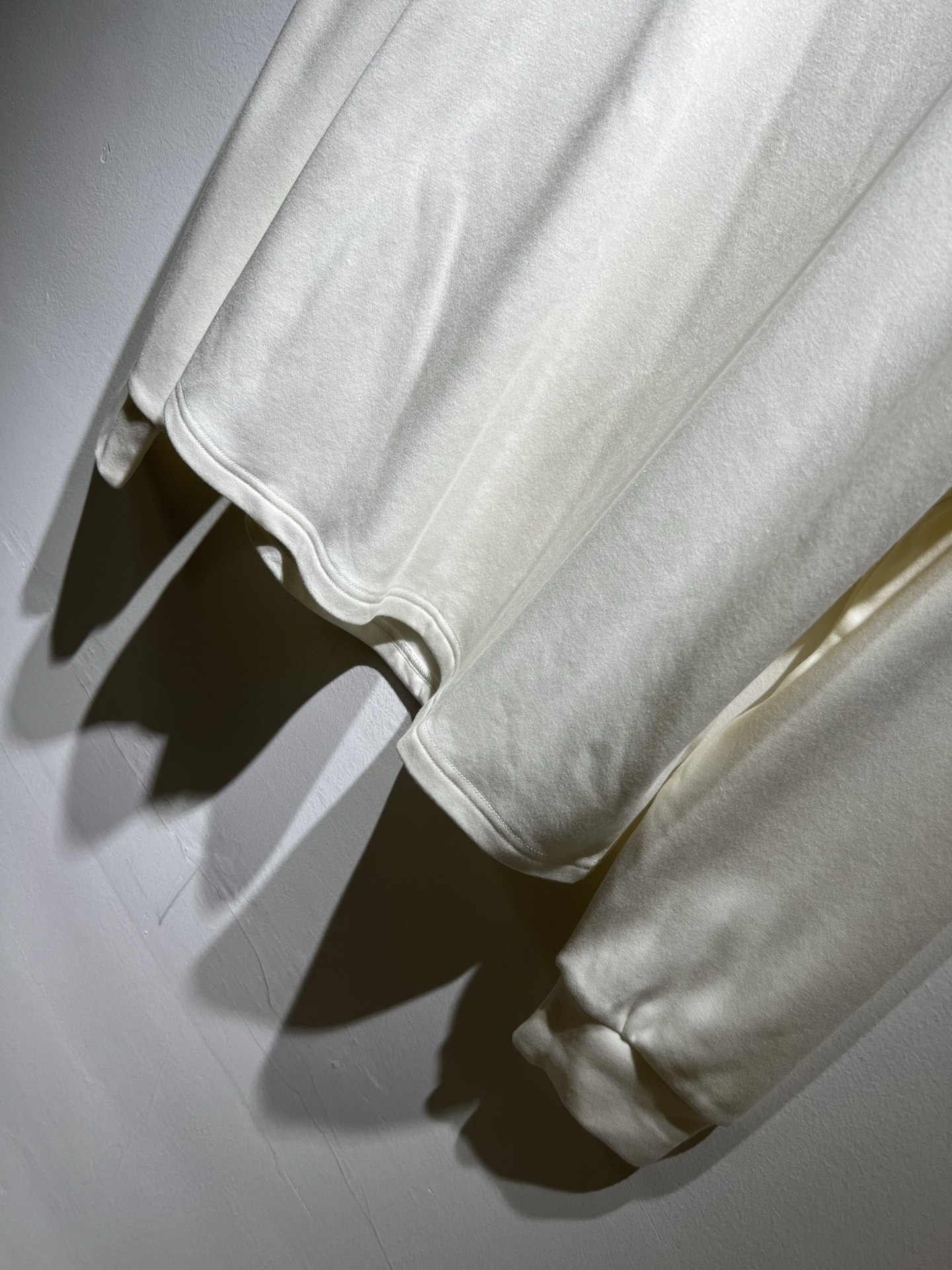 BALENCI*GA巴黎*家 2025秋冬新款男女同款👫长袖打底衫！走秀图案印花时尚休闲短袖T恤衫！设计