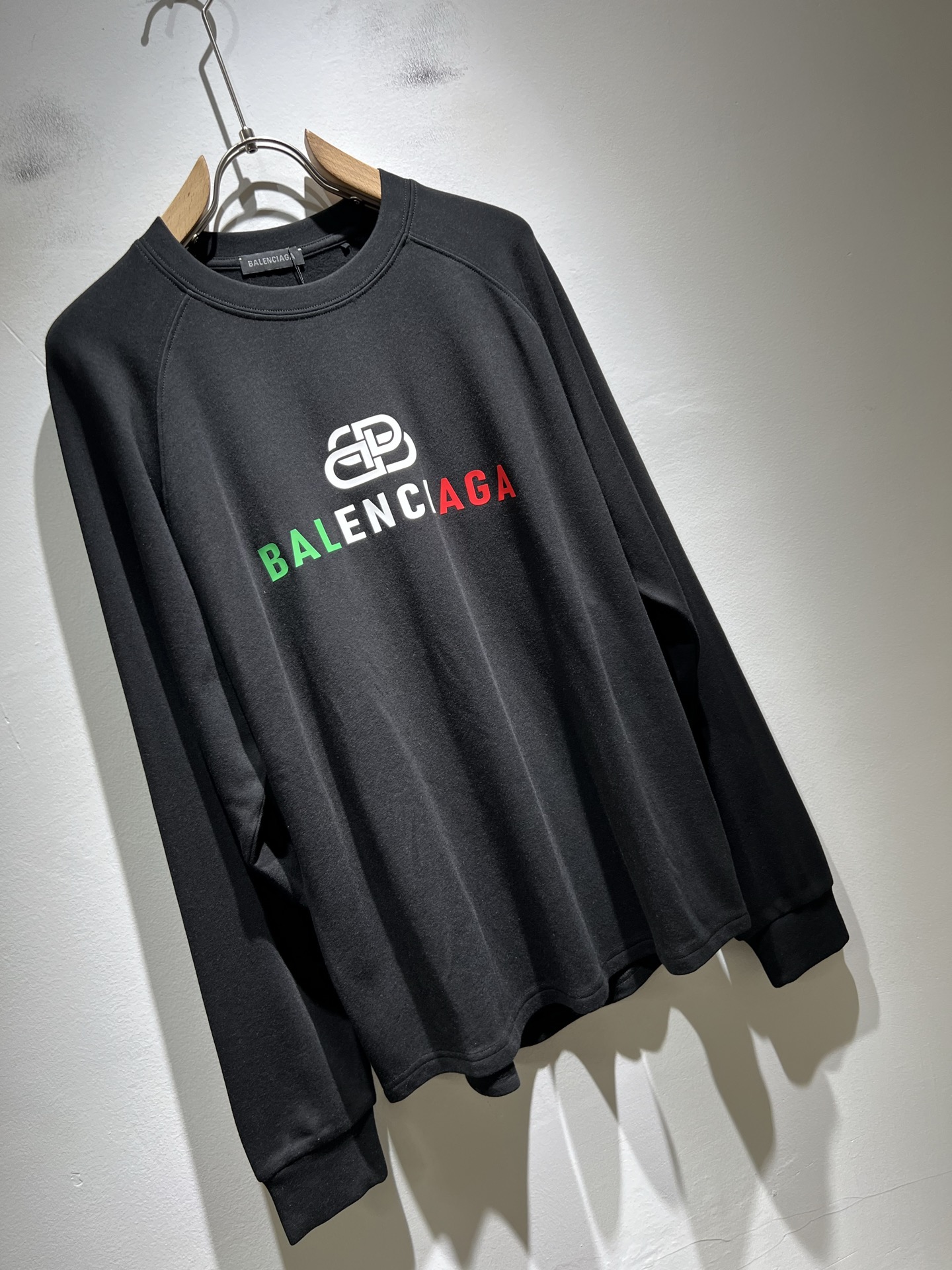 BALENCI*GA巴黎*家 2025秋冬新款男女同款👫长袖打底衫！走秀图案印花时尚休闲短袖T恤衫！设计