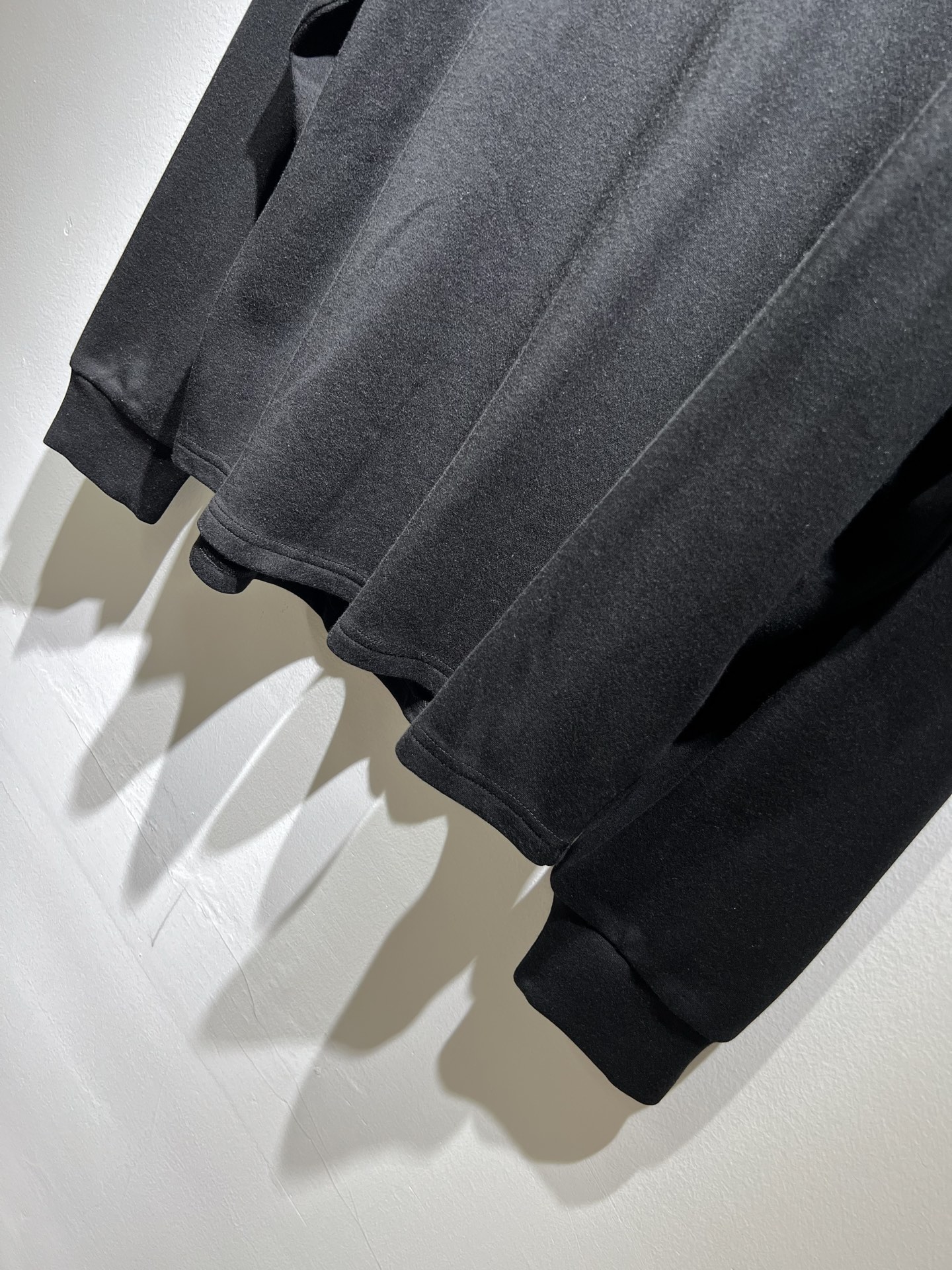 BALENCI*GA巴黎*家 2025秋冬新款男女同款👫长袖打底衫！走秀图案印花时尚休闲短袖T恤衫！设计