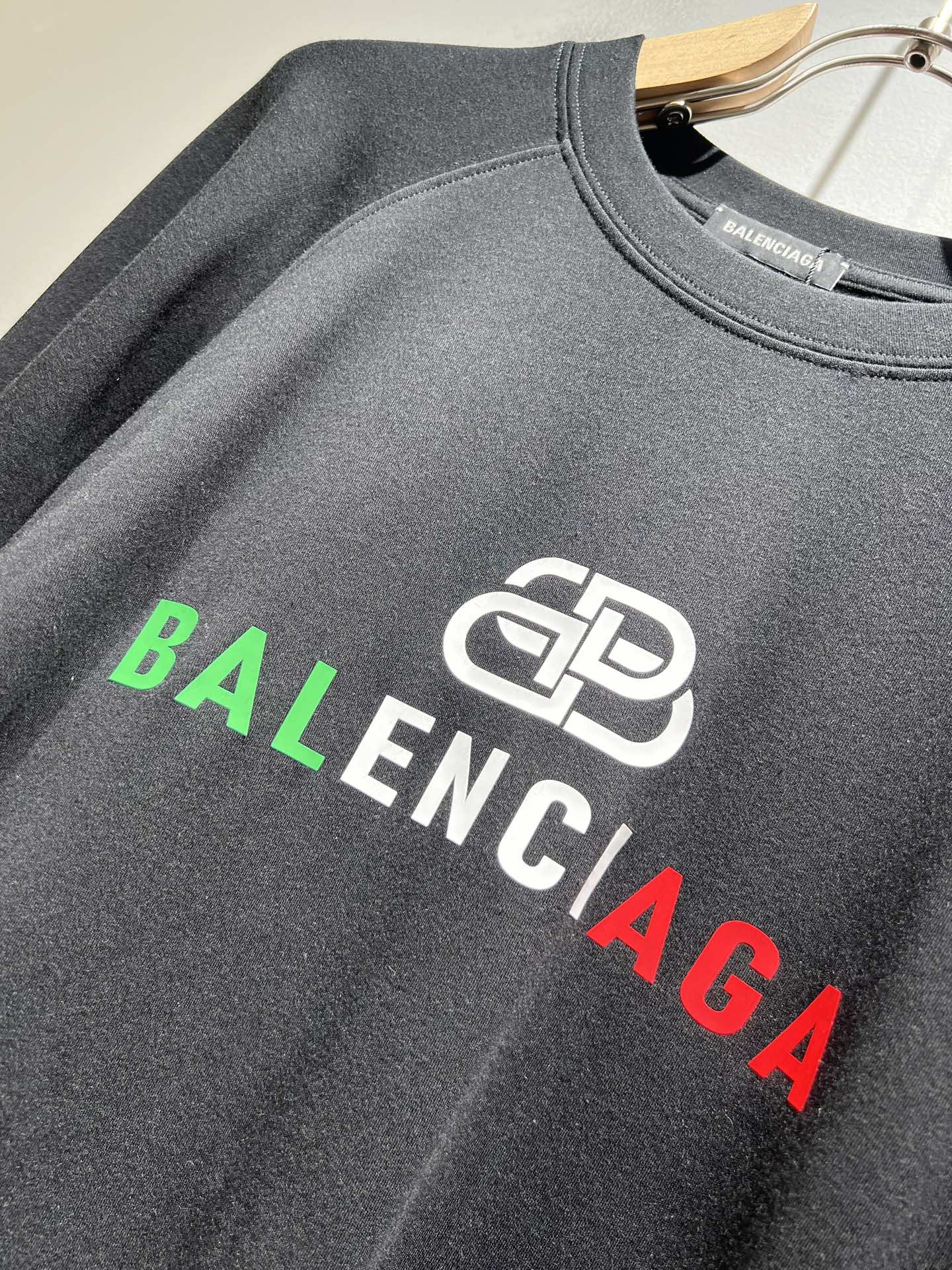 BALENCI*GA巴黎*家 2025秋冬新款男女同款👫长袖打底衫！走秀图案印花时尚休闲短袖T恤衫！设计