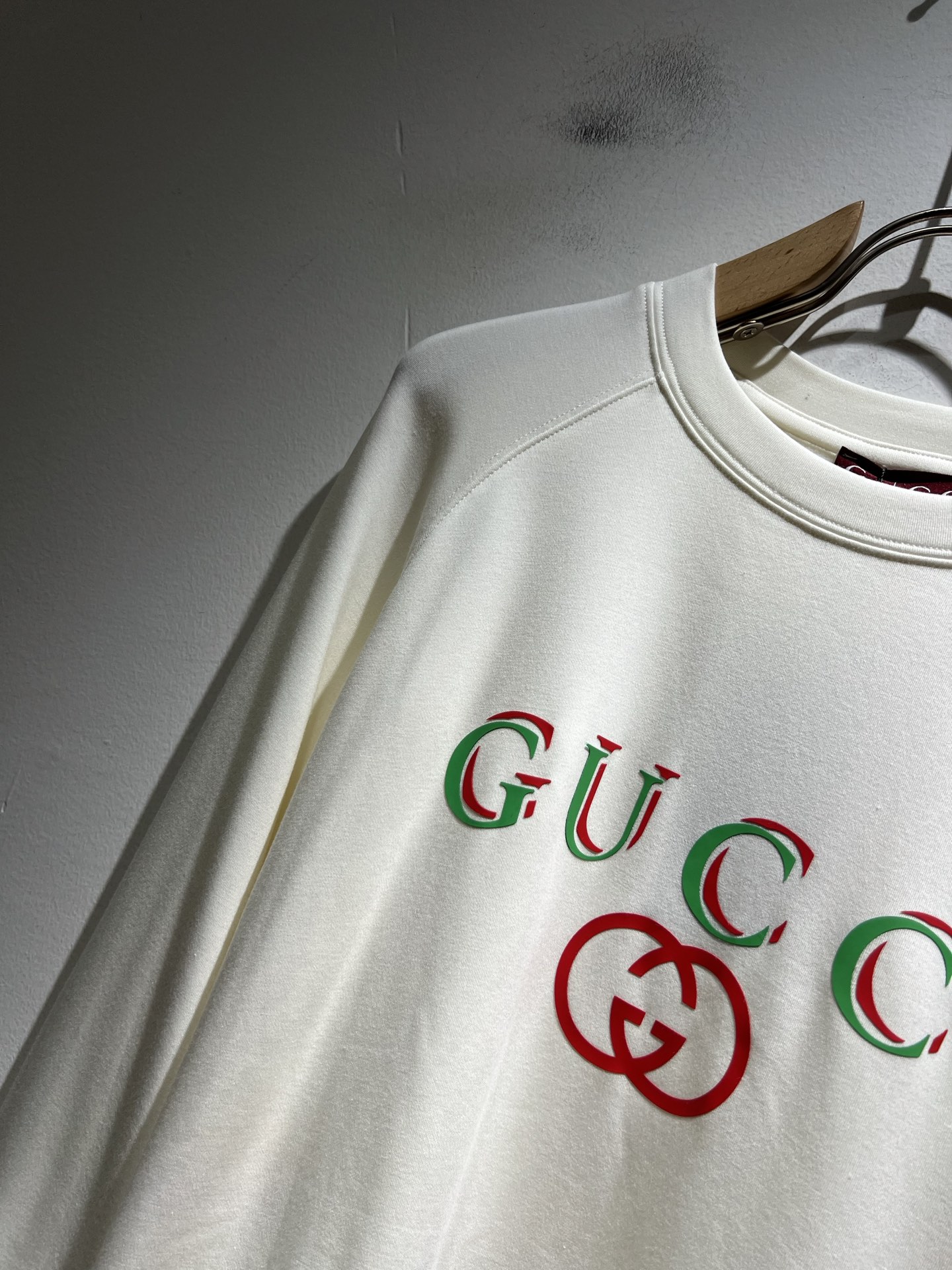 Gucc*古家 2025秋冬新款男女同情侣款👫休闲宽松棉质圆领长袖打底衫！贸易公司渠道稀出，同步官网发售