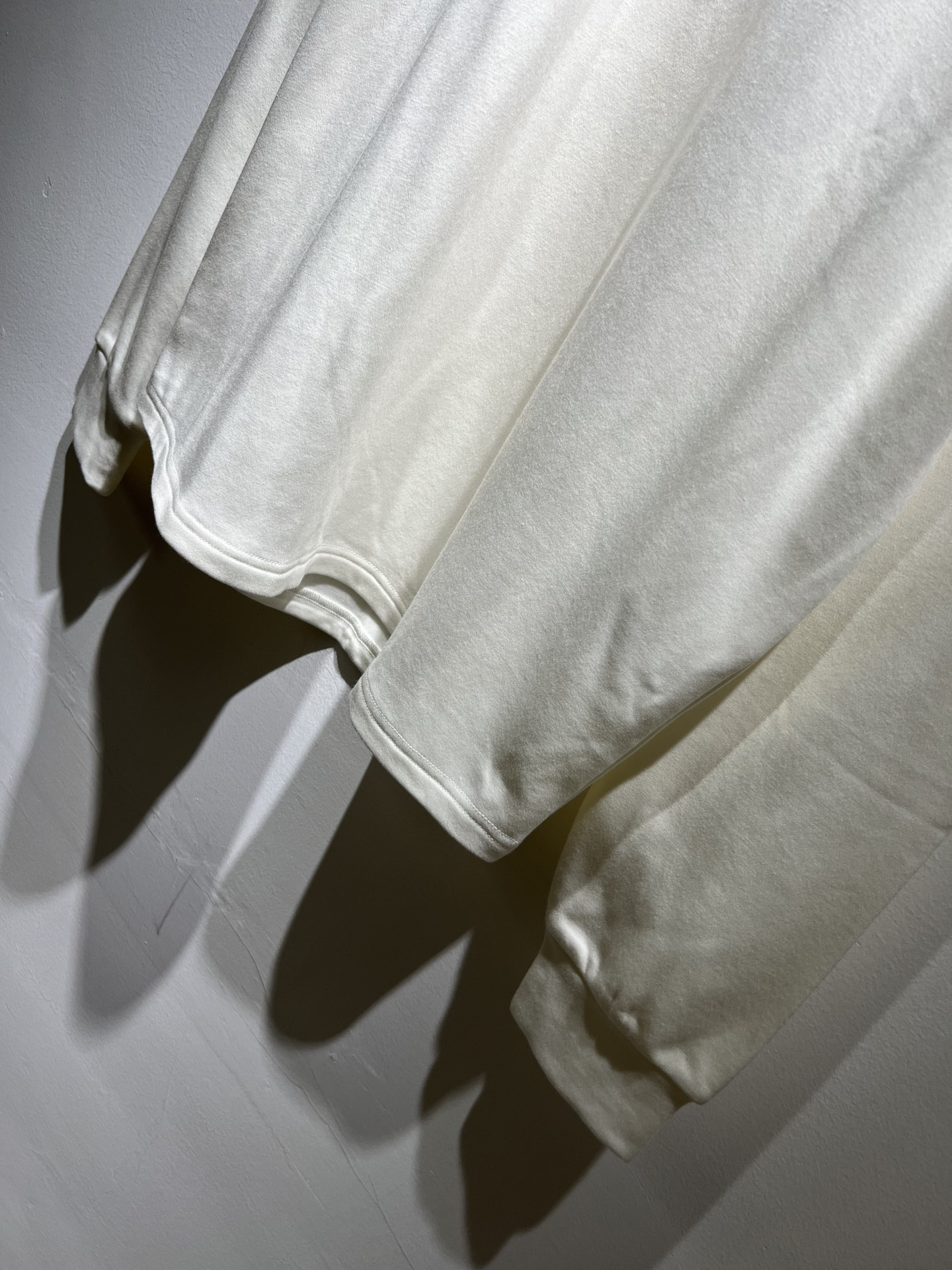 Gucc*古家 2025秋冬新款男女同情侣款👫休闲宽松棉质圆领长袖打底衫！贸易公司渠道稀出，同步官网发售