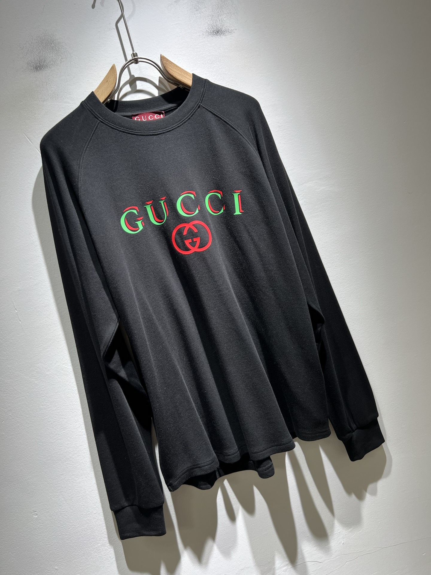 Gucc*古家 2025秋冬新款男女同情侣款👫休闲宽松棉质圆领长袖打底衫！贸易公司渠道稀出，同步官网发售