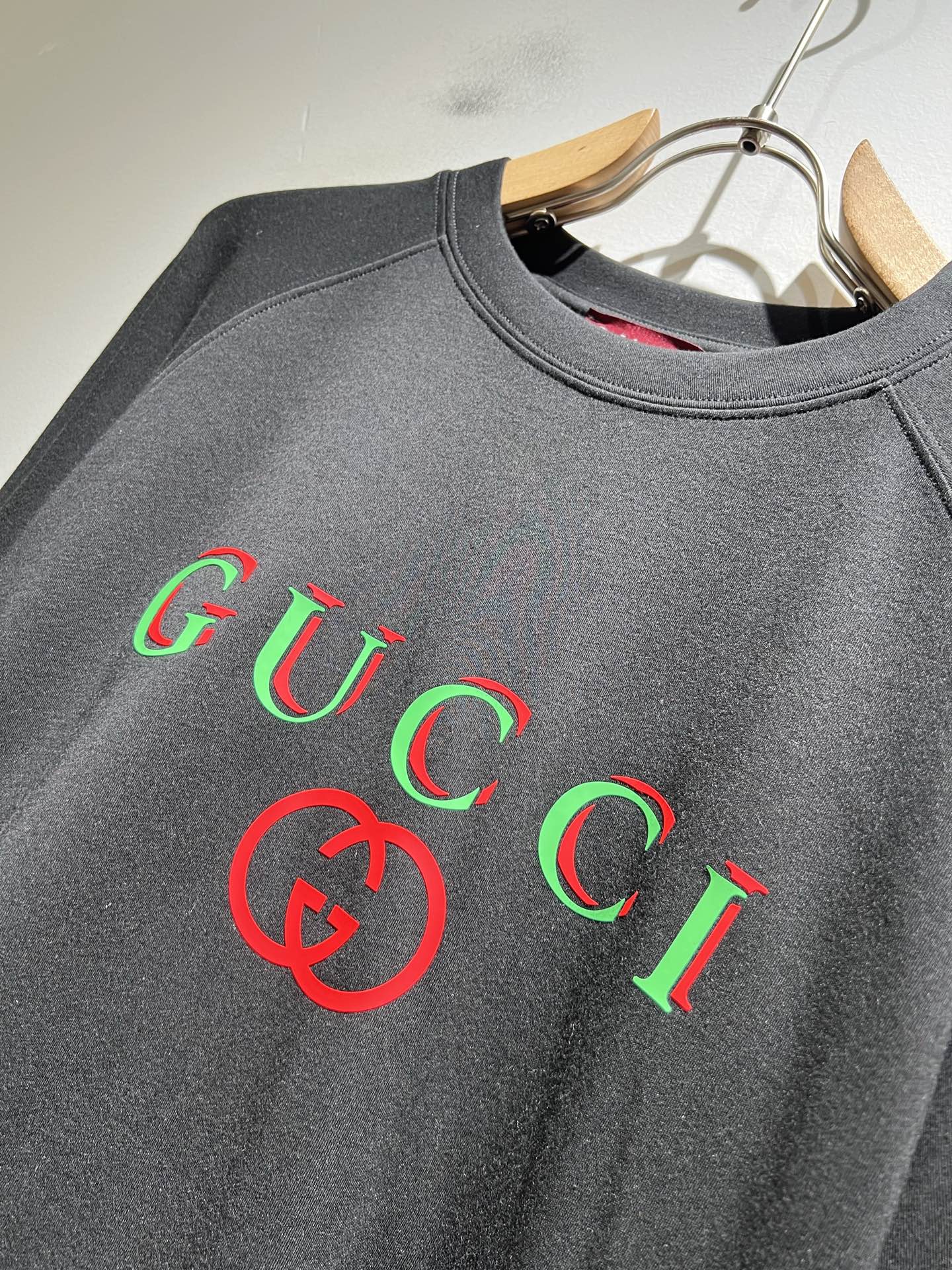 Gucc*古家 2025秋冬新款男女同情侣款👫休闲宽松棉质圆领长袖打底衫！贸易公司渠道稀出，同步官网发售