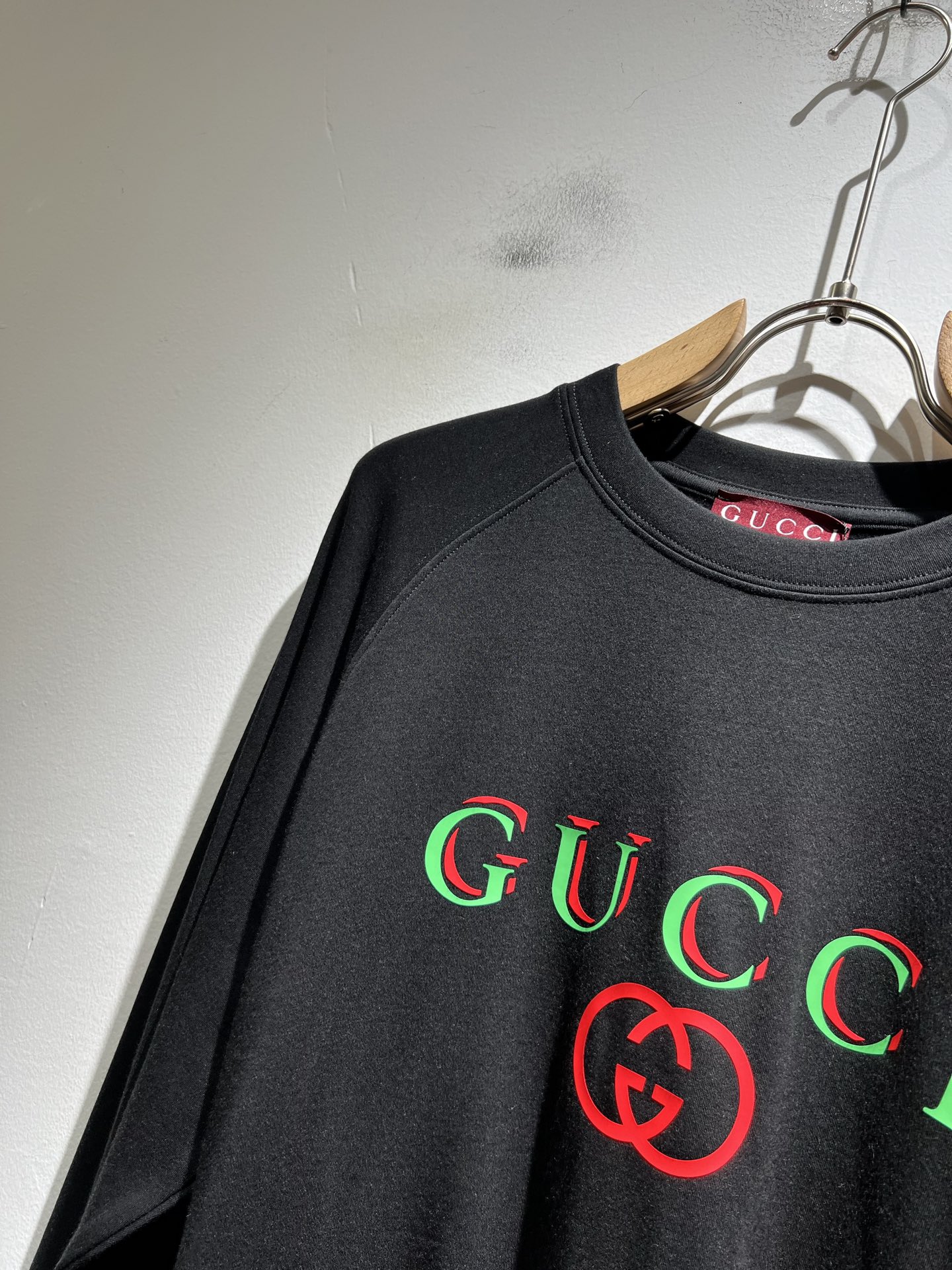 Gucc*古家 2025秋冬新款男女同情侣款👫休闲宽松棉质圆领长袖打底衫！贸易公司渠道稀出，同步官网发售