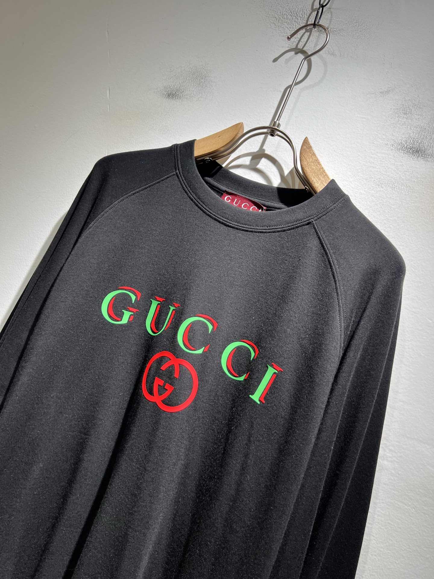 Gucc*古家 2025秋冬新款男女同情侣款👫休闲宽松棉质圆领长袖打底衫！贸易公司渠道稀出，同步官网发售