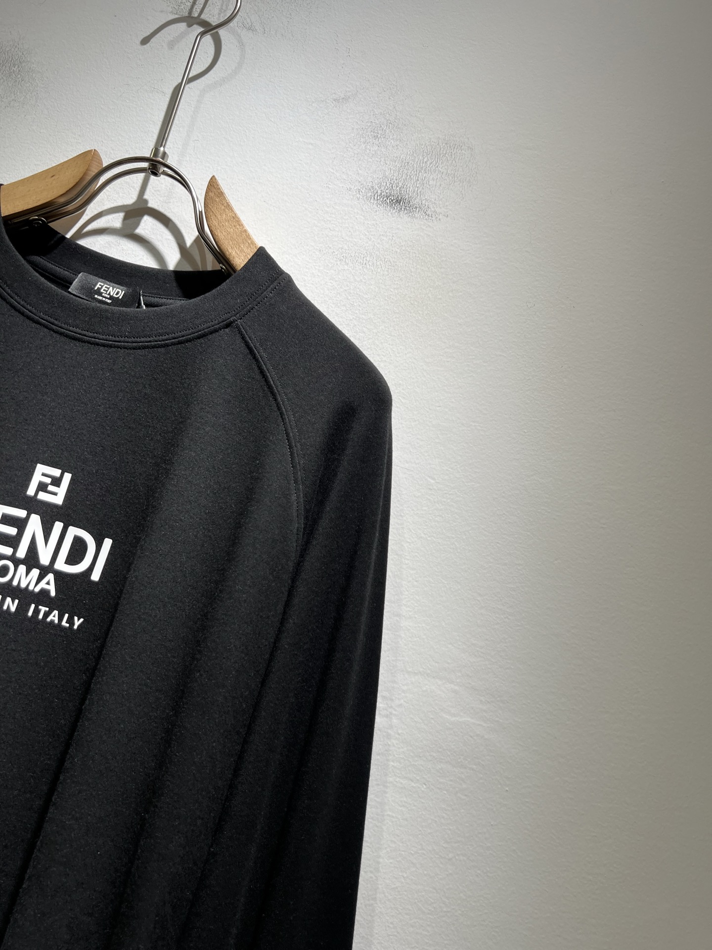 FEN*I 芬*迪2025秋冬新款FD家族FF男女同款👫打底衫，男女同款👫百搭极简短袖。意大利原厂订单，