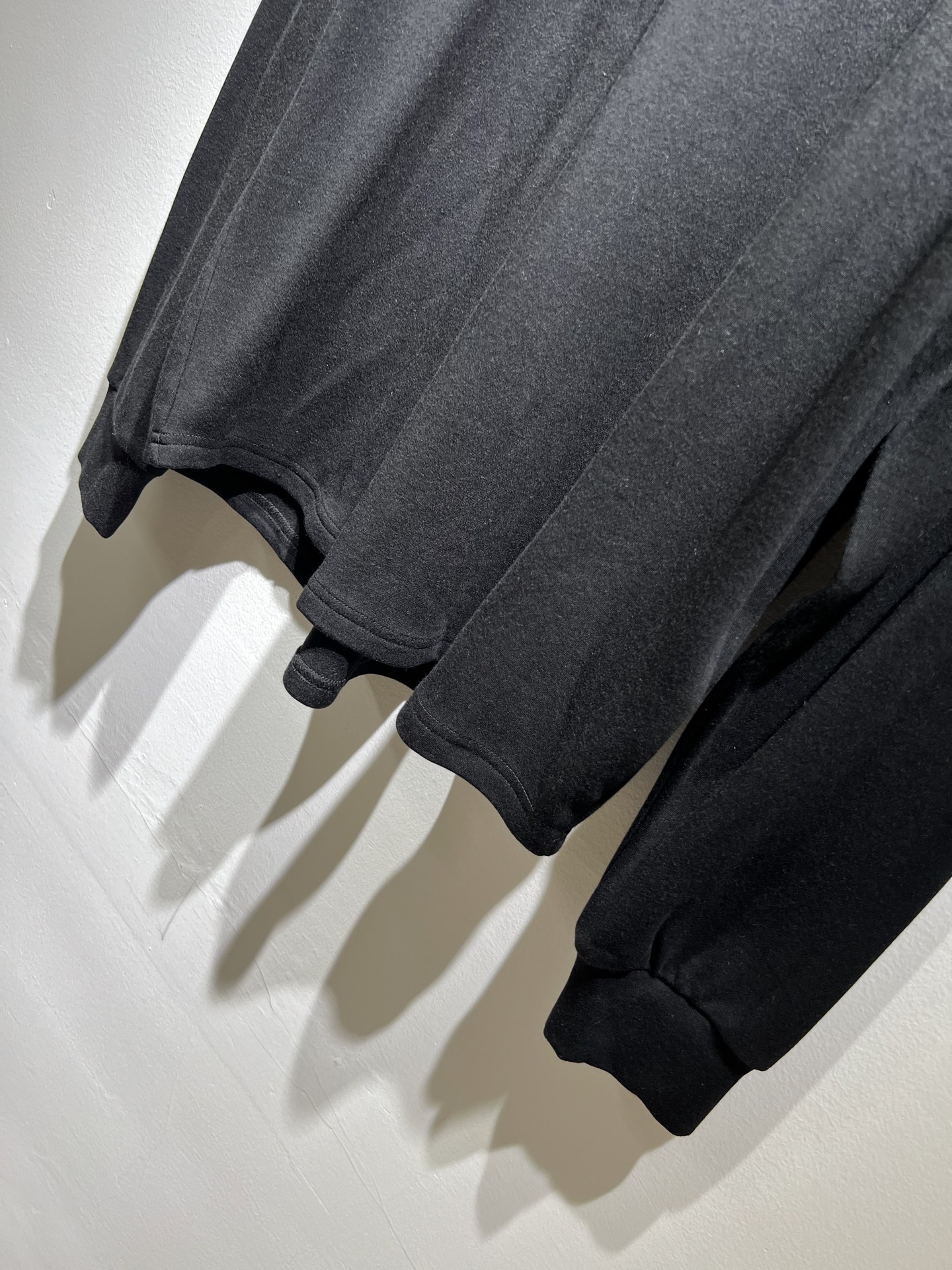 FEN*I 芬*迪2025秋冬新款FD家族FF男女同款👫打底衫，男女同款👫百搭极简短袖。意大利原厂订单，