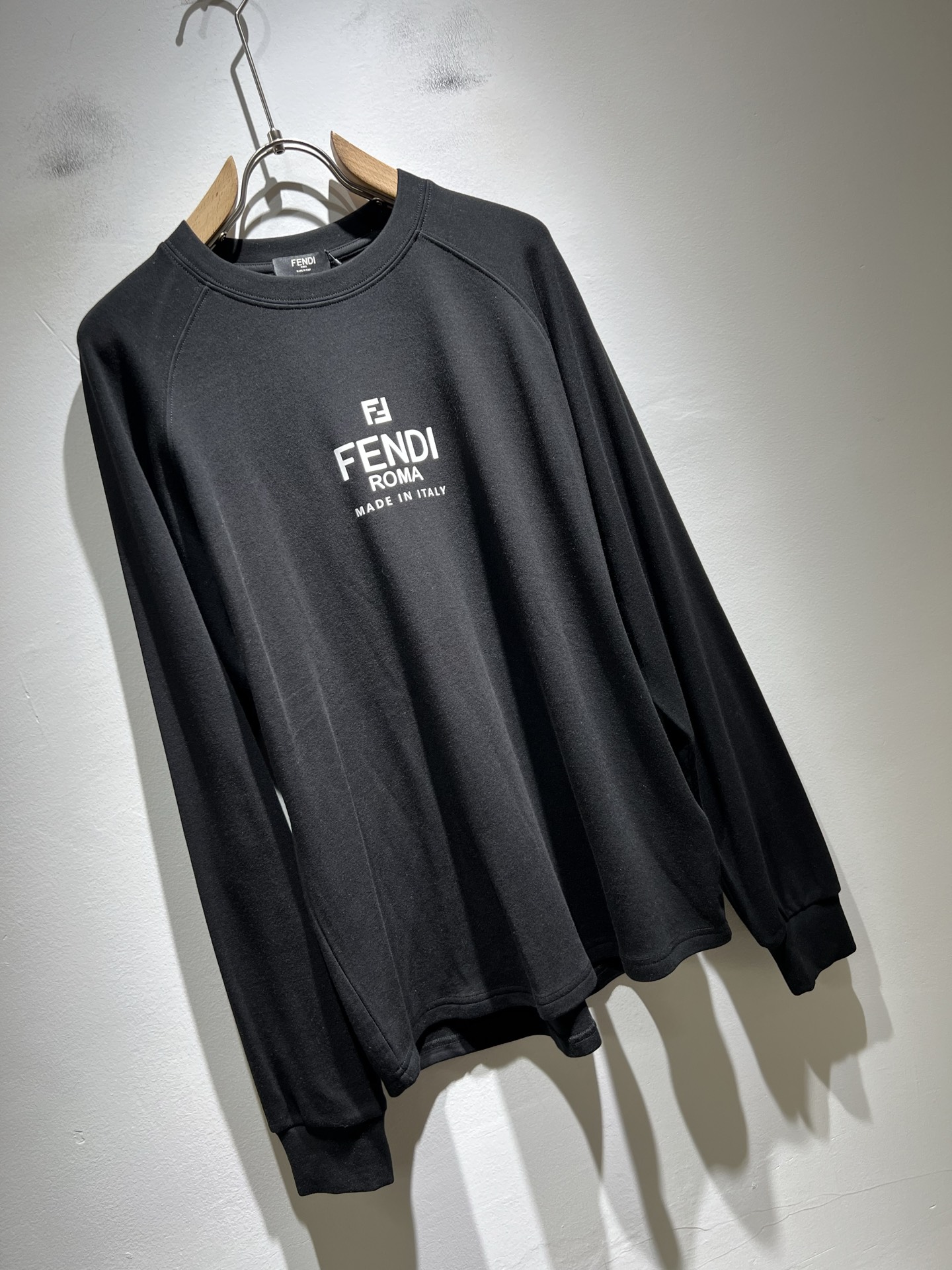 FEN*I 芬*迪2025秋冬新款FD家族FF男女同款👫打底衫，男女同款👫百搭极简短袖。意大利原厂订单，