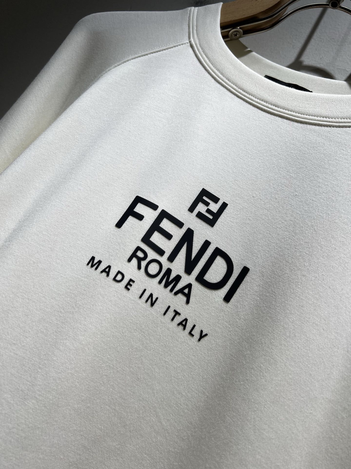 FEN*I 芬*迪2025秋冬新款FD家族FF男女同款👫打底衫，男女同款👫百搭极简短袖。意大利原厂订单，