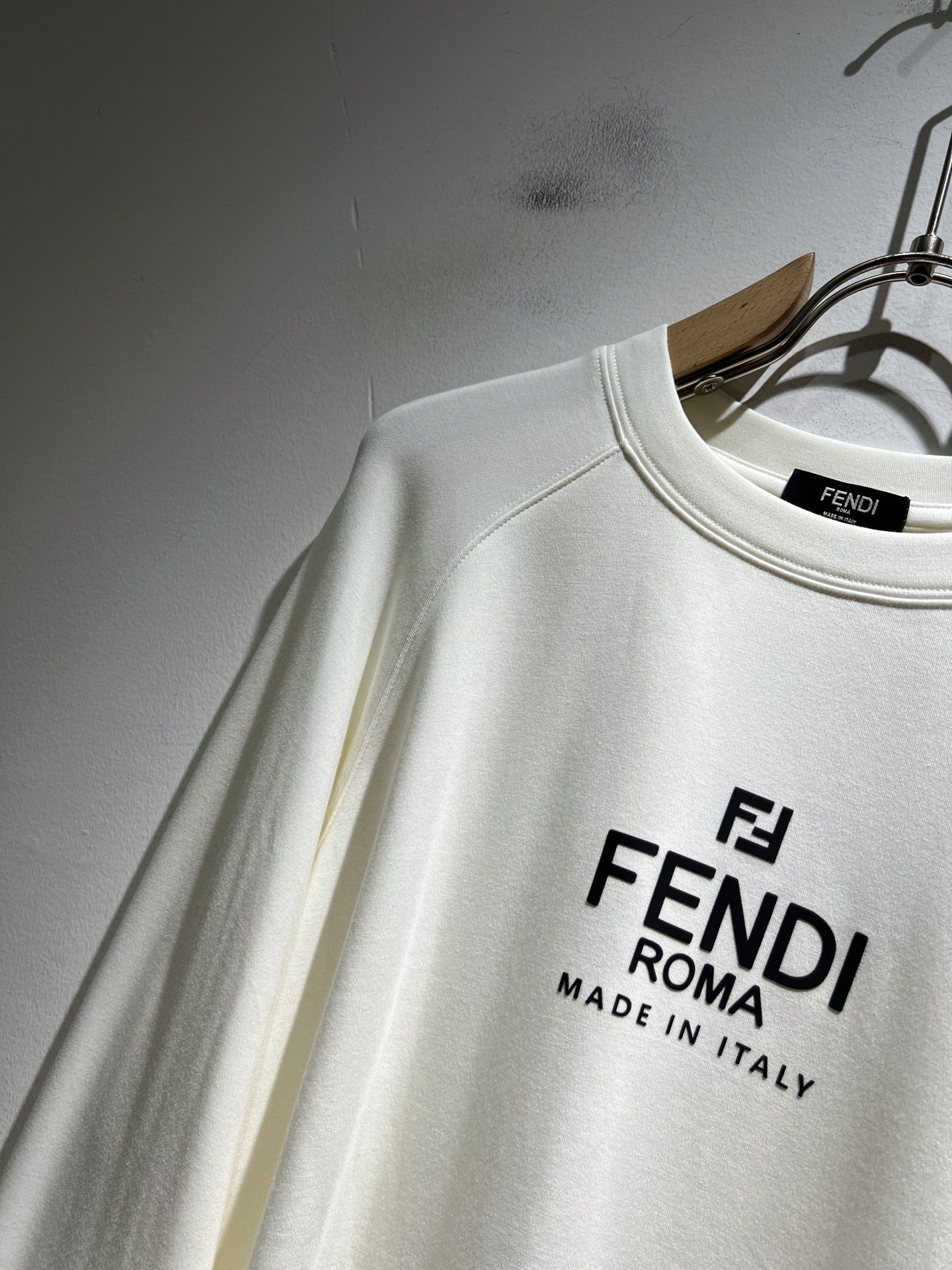 FEN*I 芬*迪2025秋冬新款FD家族FF男女同款👫打底衫，男女同款👫百搭极简短袖。意大利原厂订单，