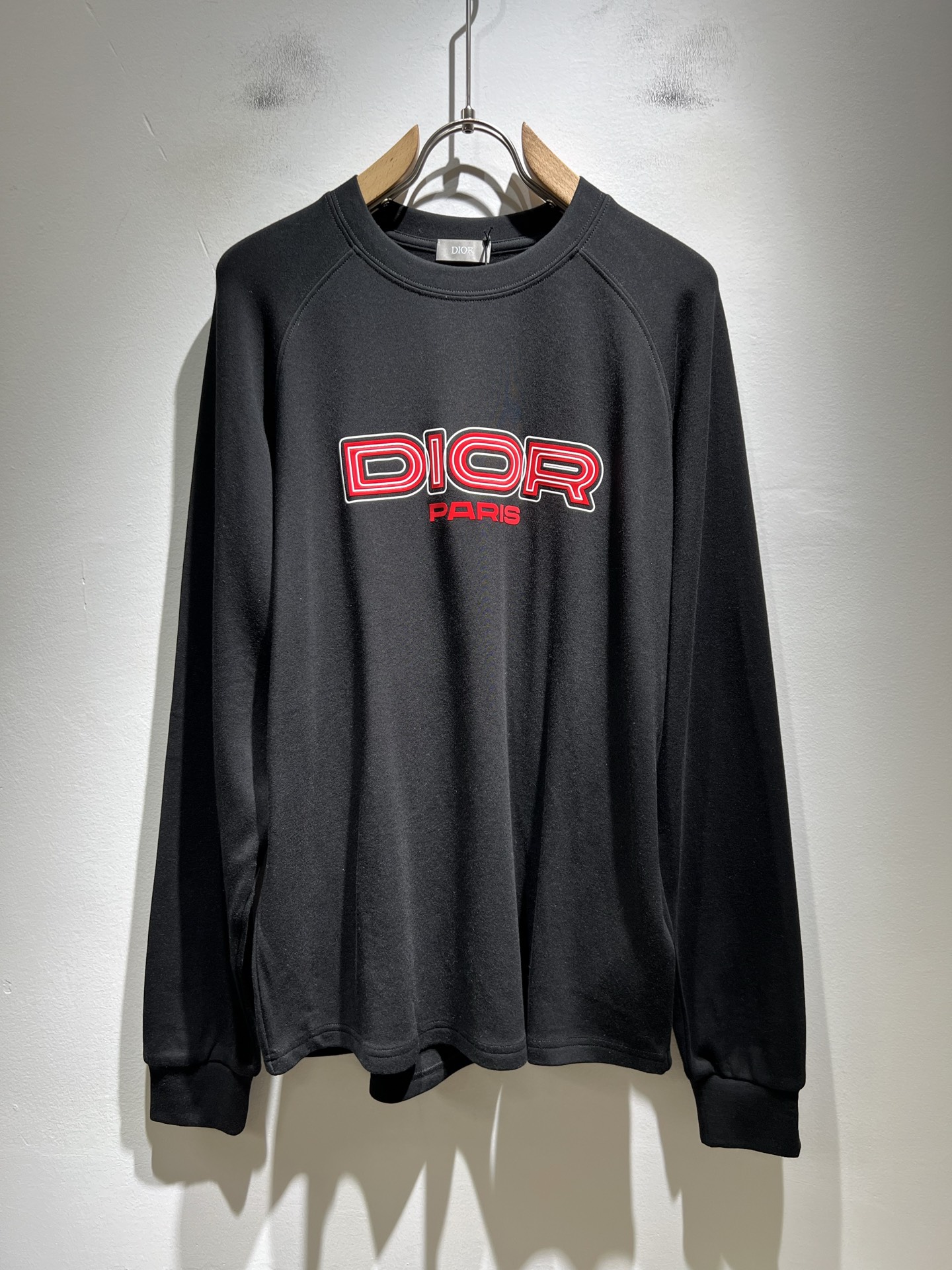 NO:529914,Dio*Dijia 2025 spring and summer new short-sleeved T-shirt for men and women, and the counter is available at the same time!  Customized exclusive 260g pure cotton fabric, customized original craft threads, chest logo pattern glue pressing technology design!  Simple and generous, calm and versatile, extremely high-end, perfectly integrated with fashion and style, a top fashionable style that perfectly suits the outside wear!  The overall feeling is natural!  The ultimate classic versatile short-sleeved T-shirt adopts the latest three-dimensional letter logo embossed elements design!  The ultimate perfection of heavy industry!  Fans who pursue high quality are please buy them by themselves, and all fans who know the goods are invited to appreciate this model together!  !  Color black white Size M-3XL,,dior,dior,T-shirt,tees,t-shirt,alexander wang19860909Dio*迪家 2025春夏新款男女同款短袖T恤,专柜同步发售！定制专属260克纯棉面料,定制原版工艺螺纹,胸前logo图案压胶工艺设计！简约大方,从容百搭,档次极高,完美融入时尚还有风情感一款完美符合外穿的顶尖时髦气质款！整体给人浑然天成的感觉！极致经典的百搭型短袖T恤,采用最新的立体字母logo压胶元素设计！极致的重工极致的完美！追求高品质的粉丝们请自行抢购,诚邀所有识货的粉丝一同鉴赏此款！！颜色黑色 白色 尺码M-3XL,,dior,dior,T-shirt,tees，t-shirt,alexander wang,Men's clothing