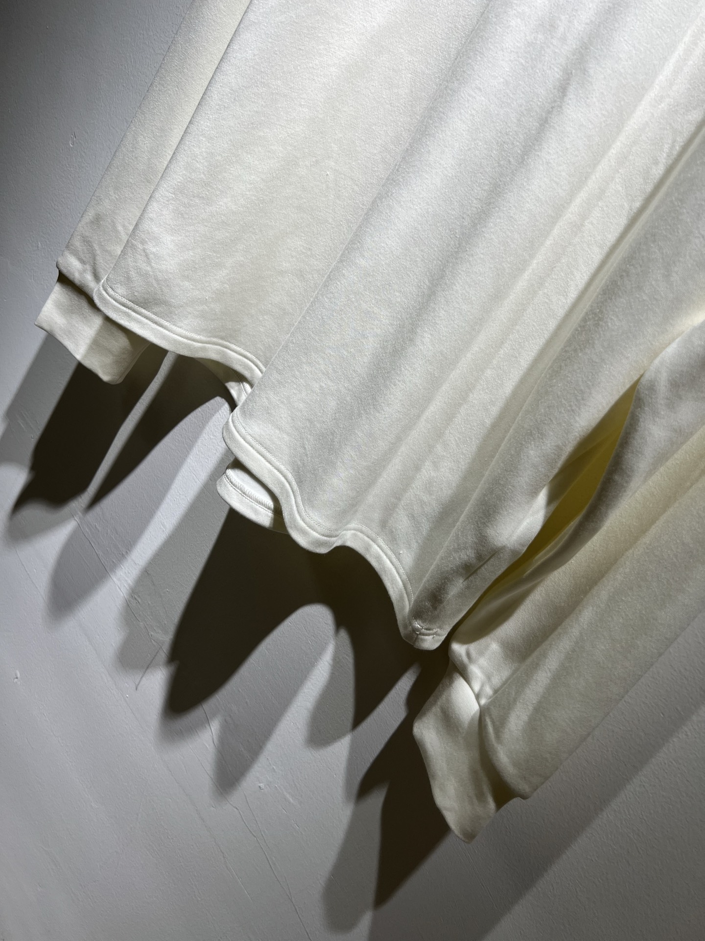 Arman阿*尼2025秋冬新款男女同款👫休闲长袖打底衫，原单代工厂订单，标志😊logo压胶设计！简洁的