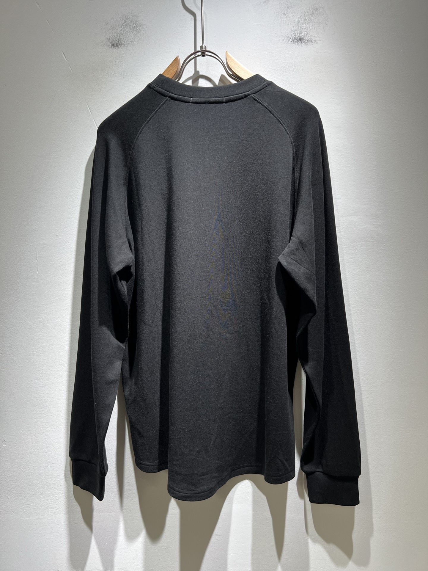 MIUMIU 谬谬2025秋冬新款男女同款👫打底衫，品牌最新设计元素！既不单调也不复杂,恰到好处的展现品