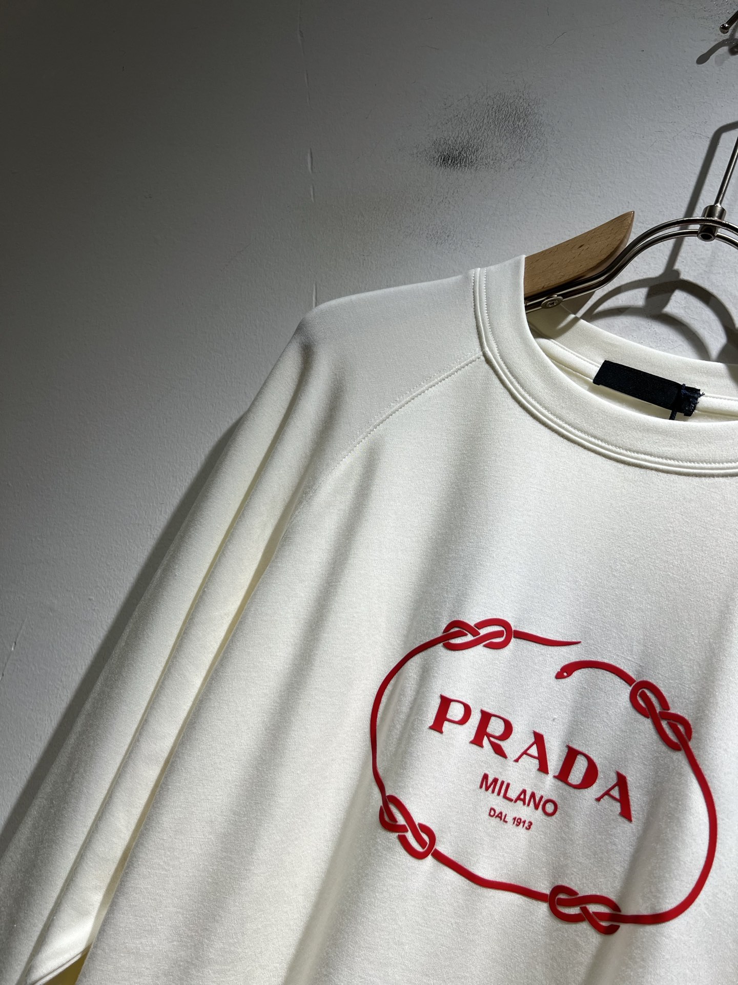 PRAD*A普*达2025秋冬新款男士长袖打底衫，最新款全网独家首上！！~既经典有时尚百搭，谁不爱啊，将