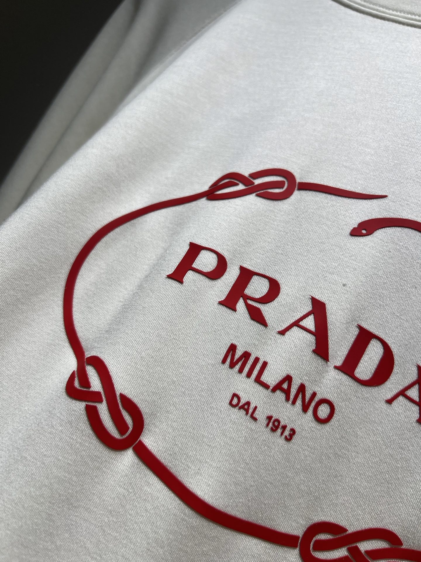 PRAD*A普*达2025秋冬新款男士长袖打底衫，最新款全网独家首上！！~既经典有时尚百搭，谁不爱啊，将