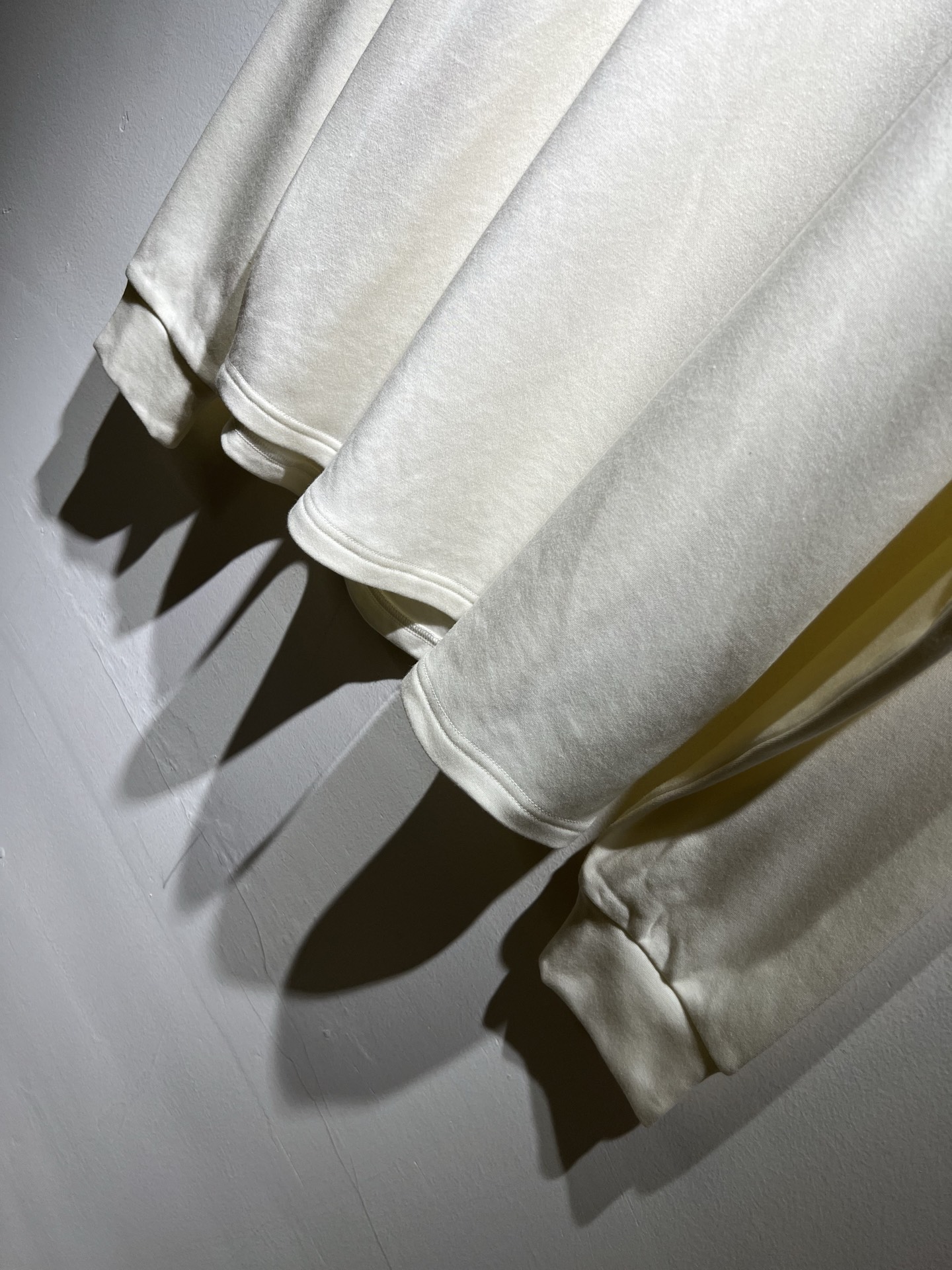 PRAD*A普*达2025秋冬新款男士长袖打底衫，最新款全网独家首上！！~既经典有时尚百搭，谁不爱啊，将