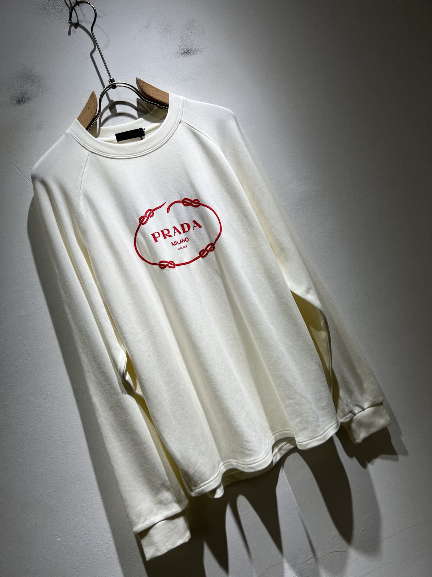 PRAD*A普*达2025秋冬新款男士长袖打底衫，最新款全网独家首上！！~既经典有时尚百搭，谁不爱啊，将