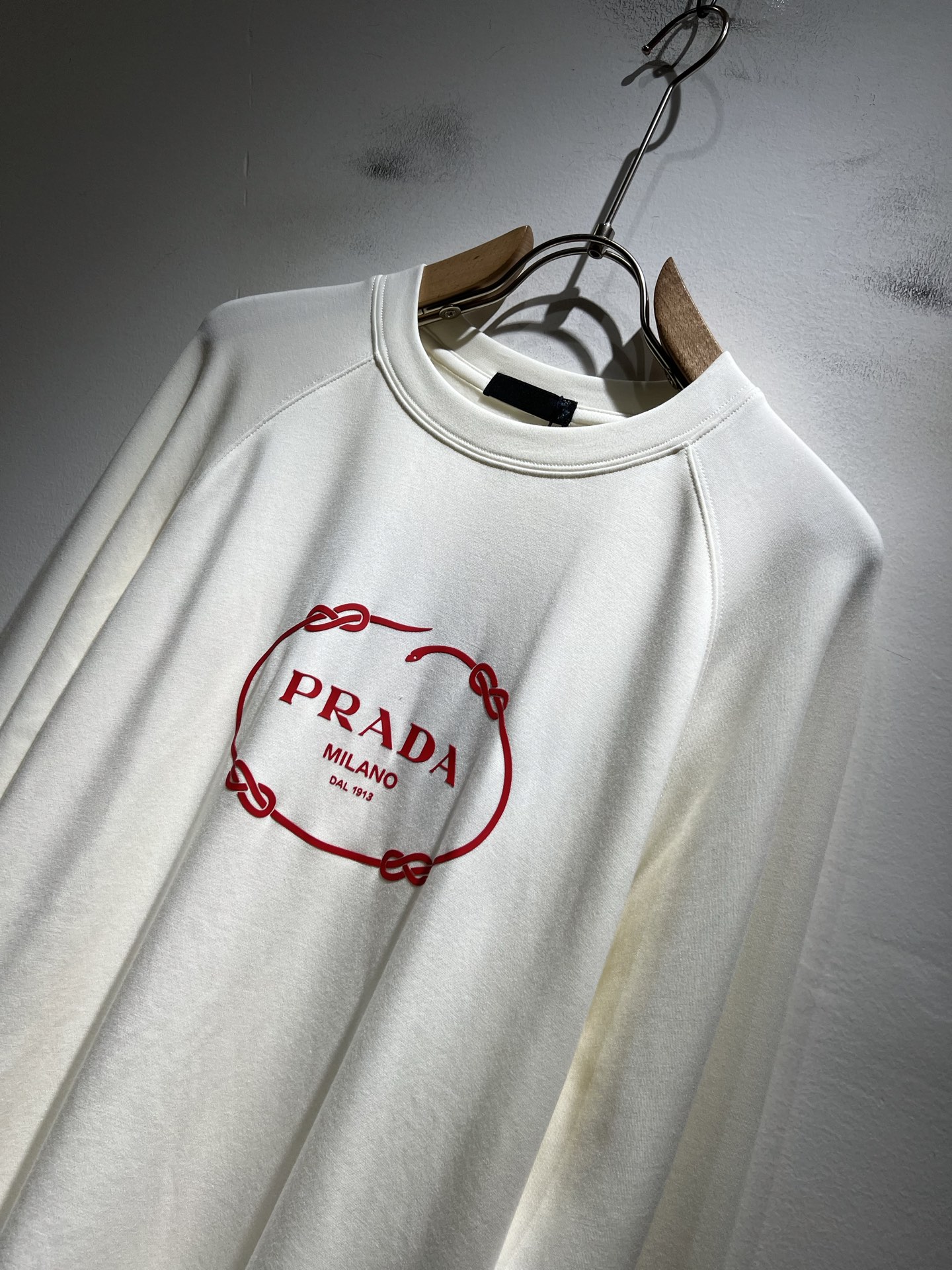 PRAD*A普*达2025秋冬新款男士长袖打底衫，最新款全网独家首上！！~既经典有时尚百搭，谁不爱啊，将