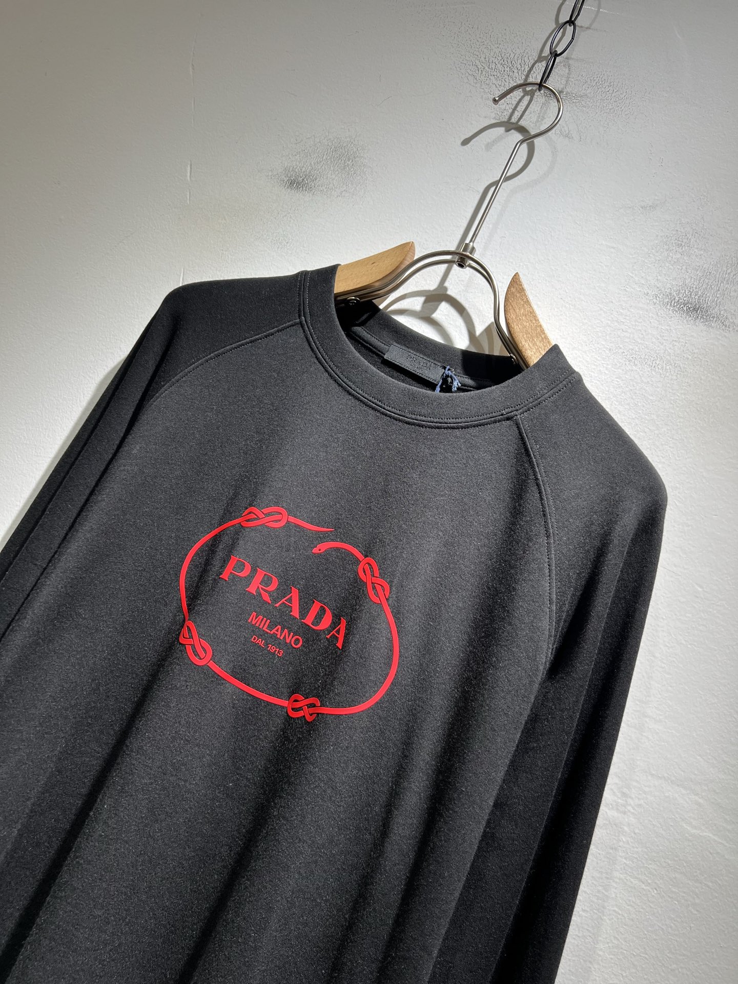 PRAD*A普*达2025秋冬新款男士长袖打底衫，最新款全网独家首上！！~既经典有时尚百搭，谁不爱啊，将