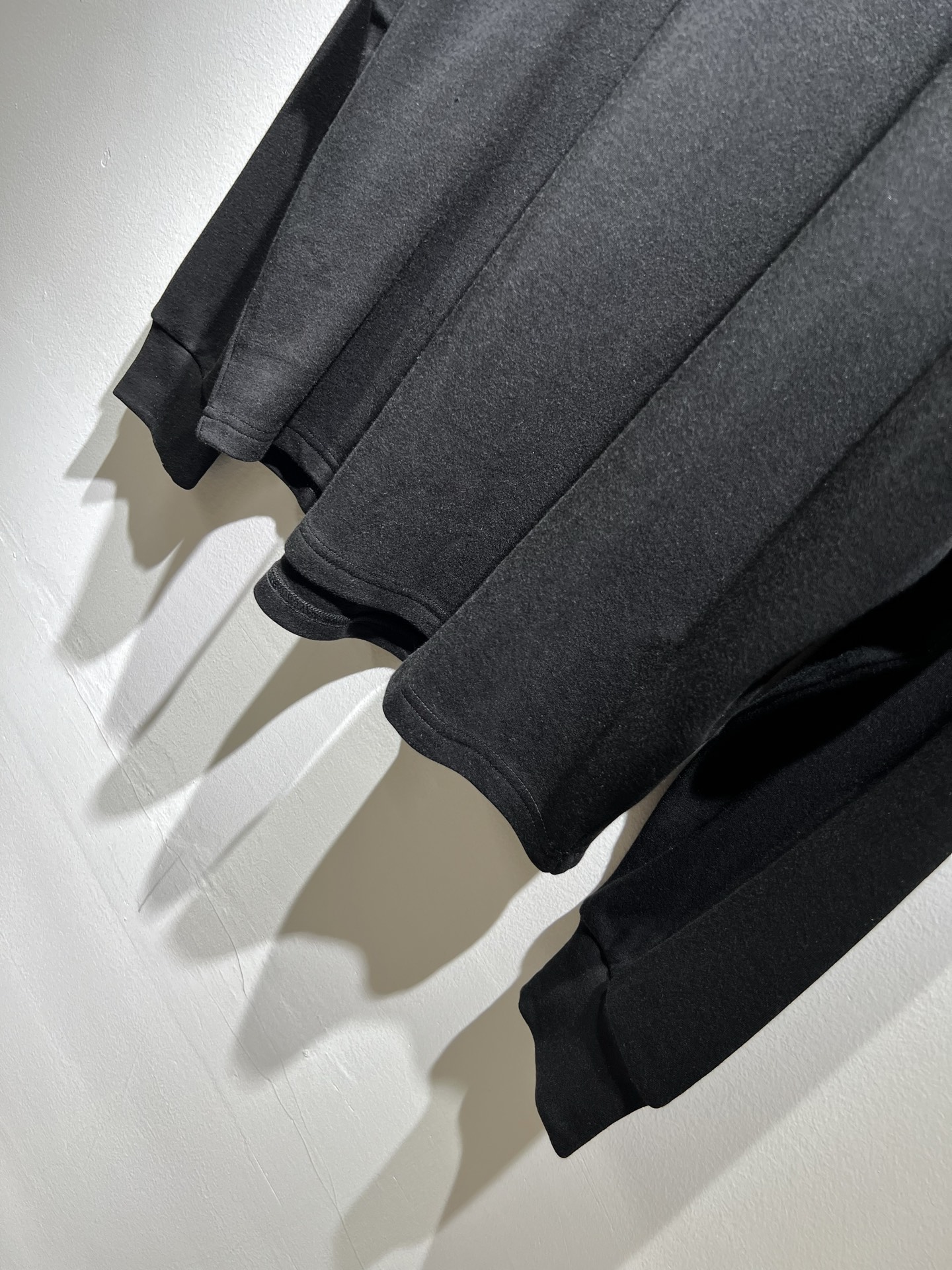 PRAD*A普*达2025秋冬新款男士长袖打底衫，最新款全网独家首上！！~既经典有时尚百搭，谁不爱啊，将