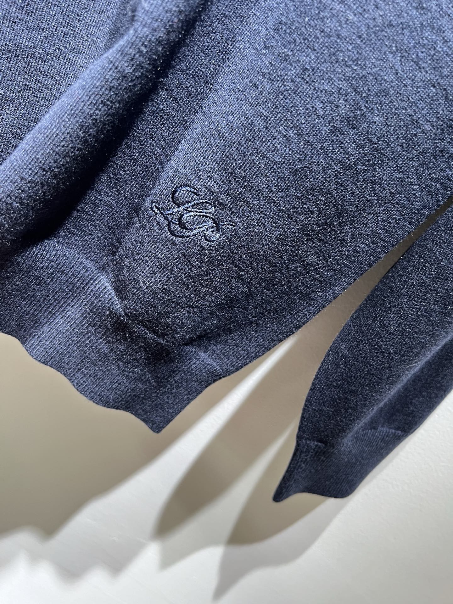 Loro Piana诺悠翩雅 2025秋冬男士最新的贸易订单针织羊毛衫，全品相！！上身舒适透气，不僵硬，