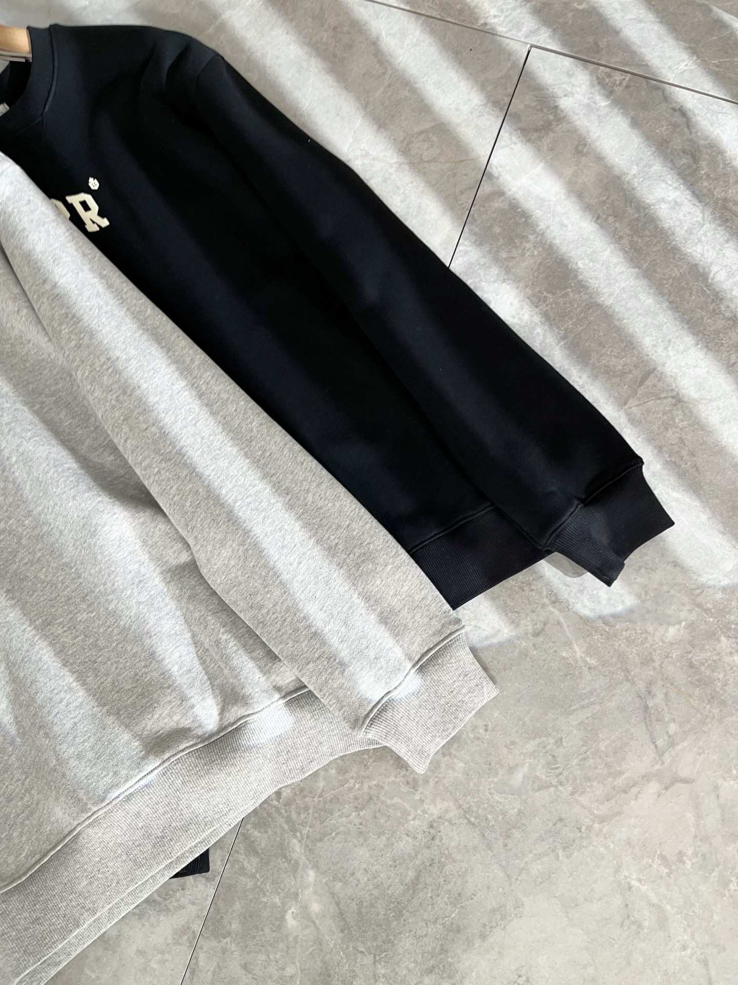 PRAD*A普*达2025秋冬新款男女同款👫长袖卫衣，最新款全网独家首上！！~既经典有时尚百搭，谁不爱啊