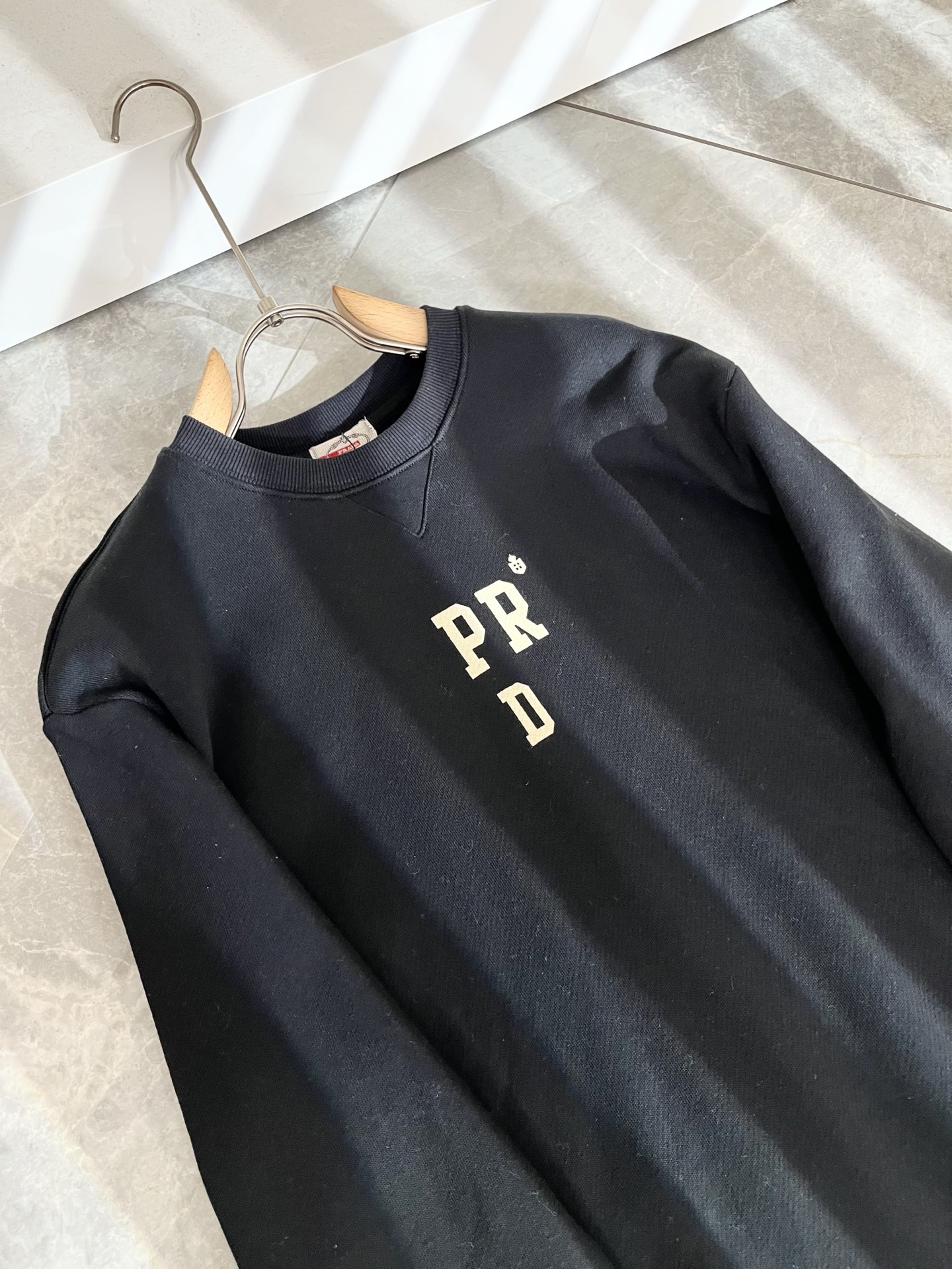 PRAD*A普*达2025秋冬新款男女同款👫长袖卫衣，最新款全网独家首上！！~既经典有时尚百搭，谁不爱啊