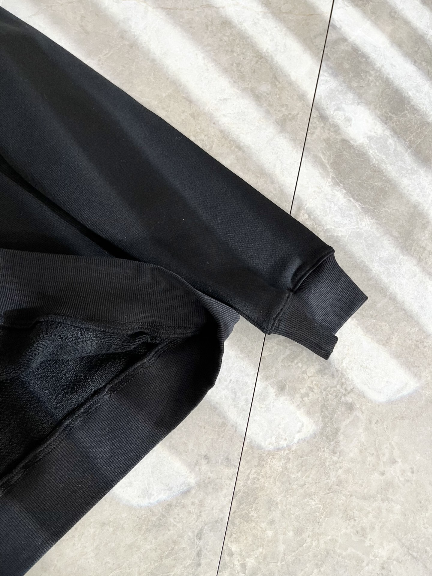 PRAD*A普*达2025秋冬新款男女同款👫长袖卫衣，最新款全网独家首上！！~既经典有时尚百搭，谁不爱啊