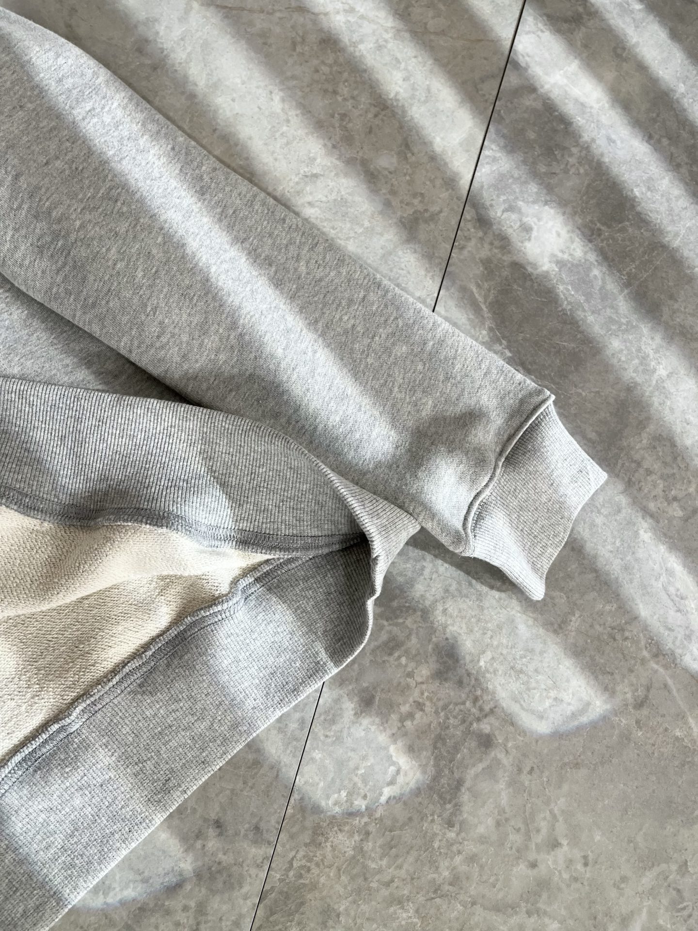 PRAD*A普*达2025秋冬新款男女同款👫长袖卫衣，最新款全网独家首上！！~既经典有时尚百搭，谁不爱啊